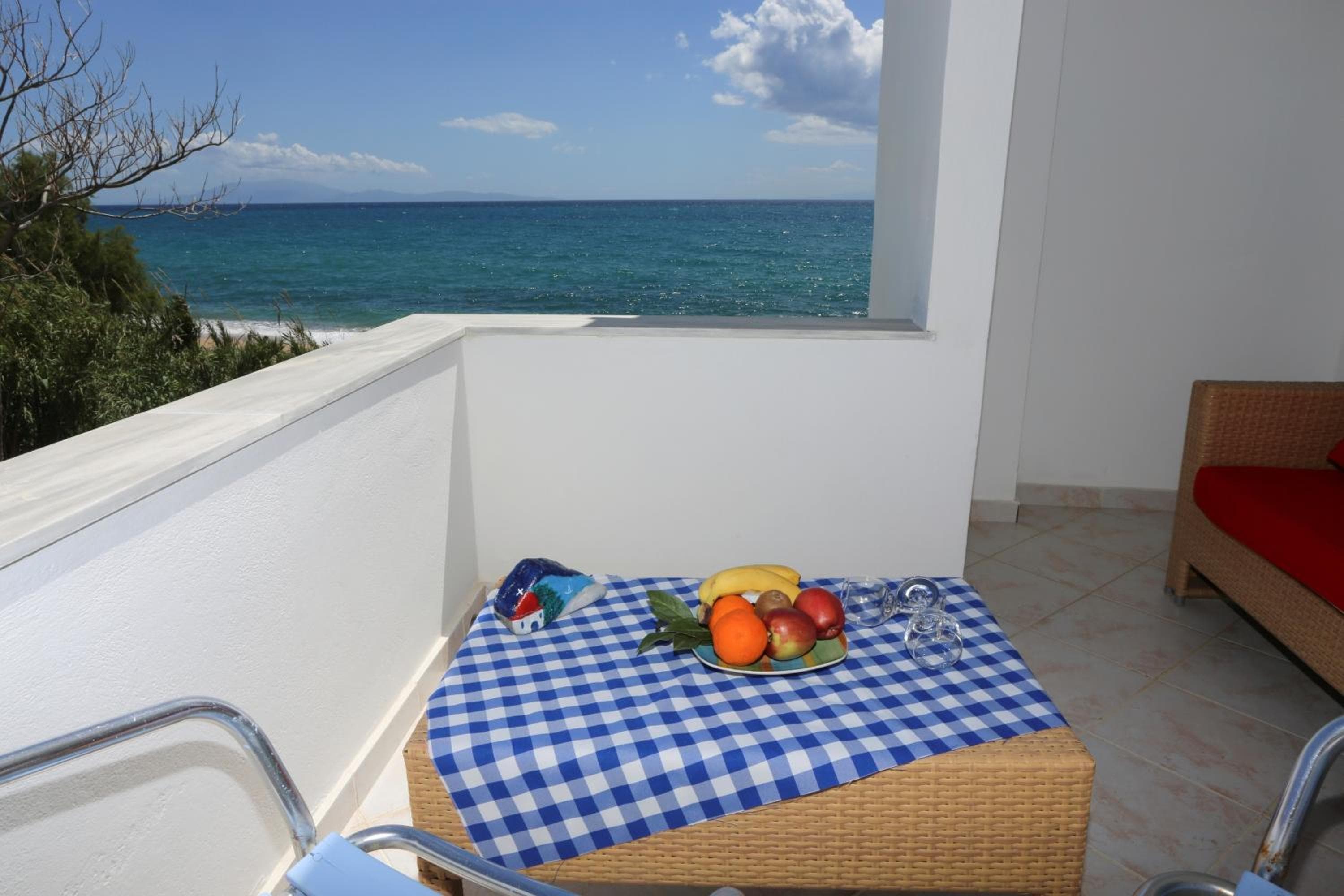 Akrogiali Hotel, Plomarion, photo 2