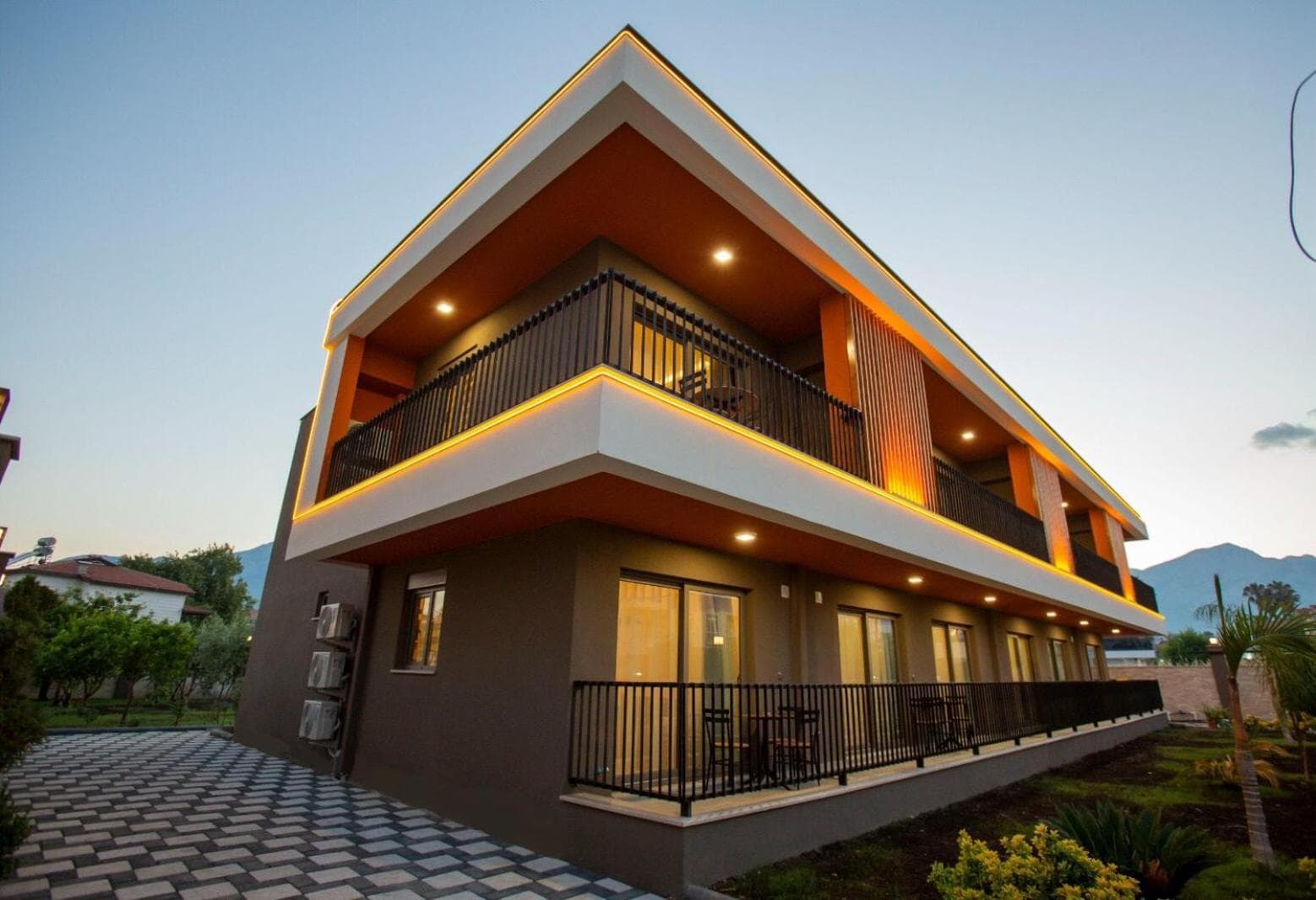 Eva Apart Kemer, Kemer
