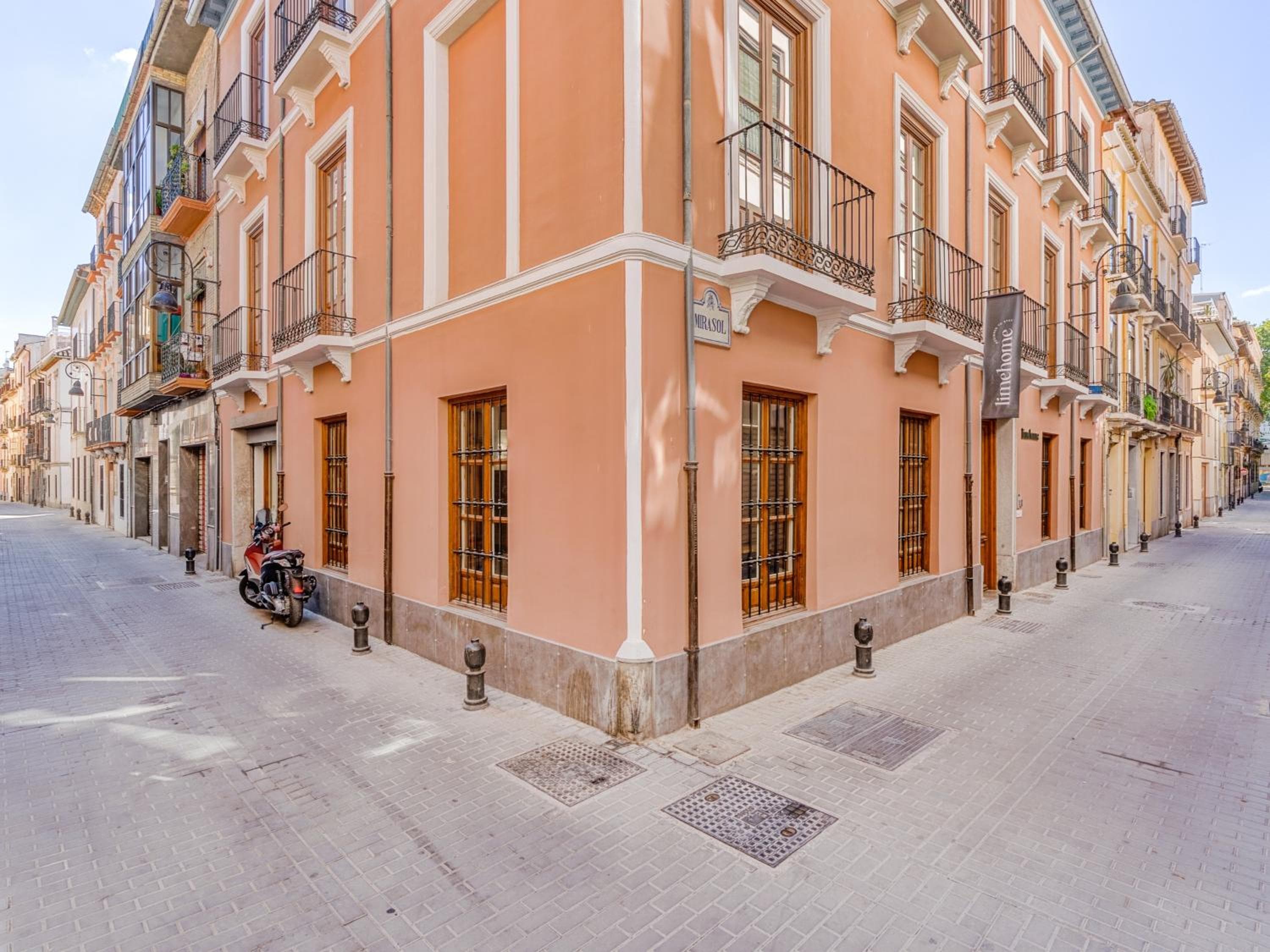 Limehome Granada Calle Mirasol, Granada, photo 2