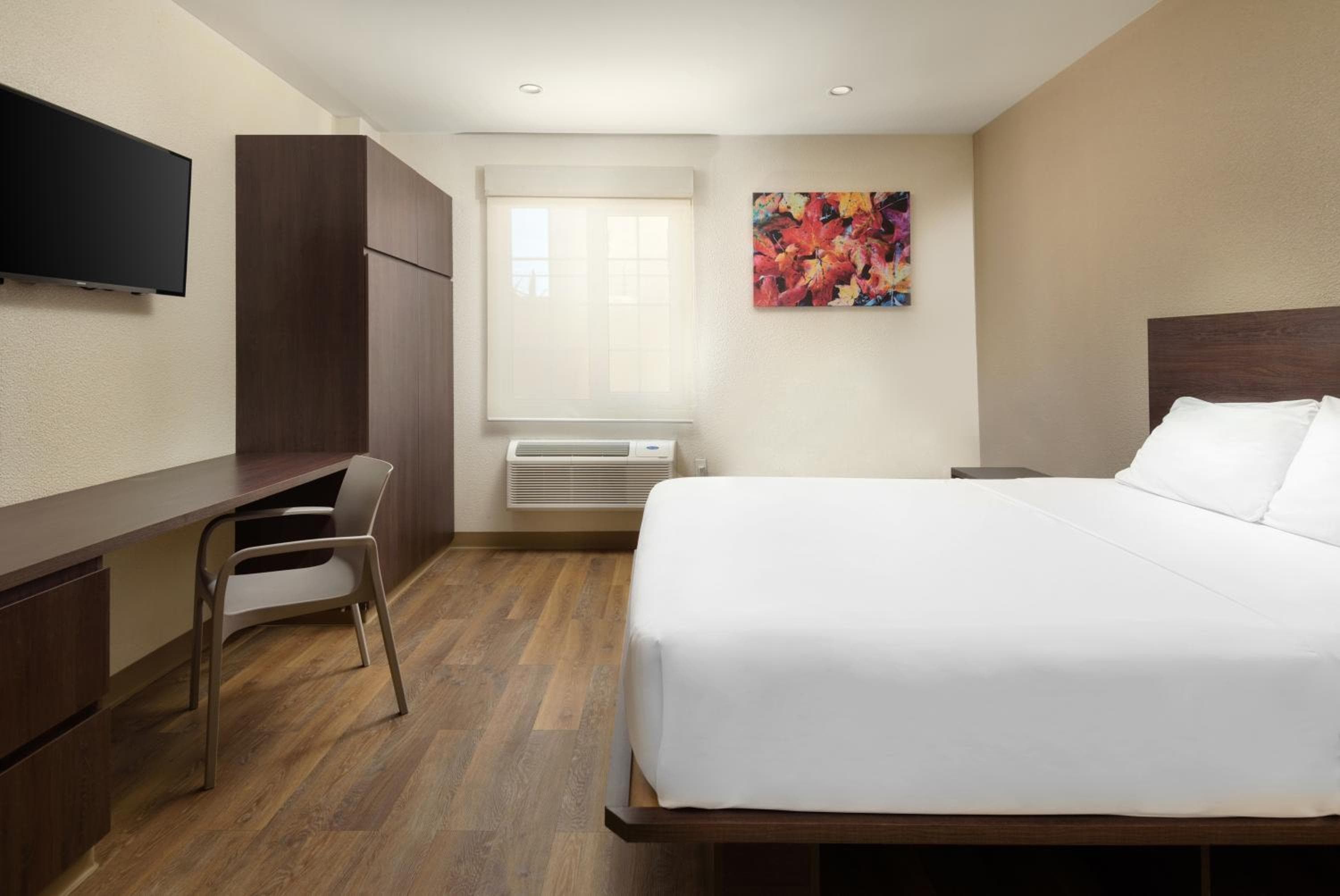 Extended Suites Tijuana Macroplaza, Tijuana, photo 4