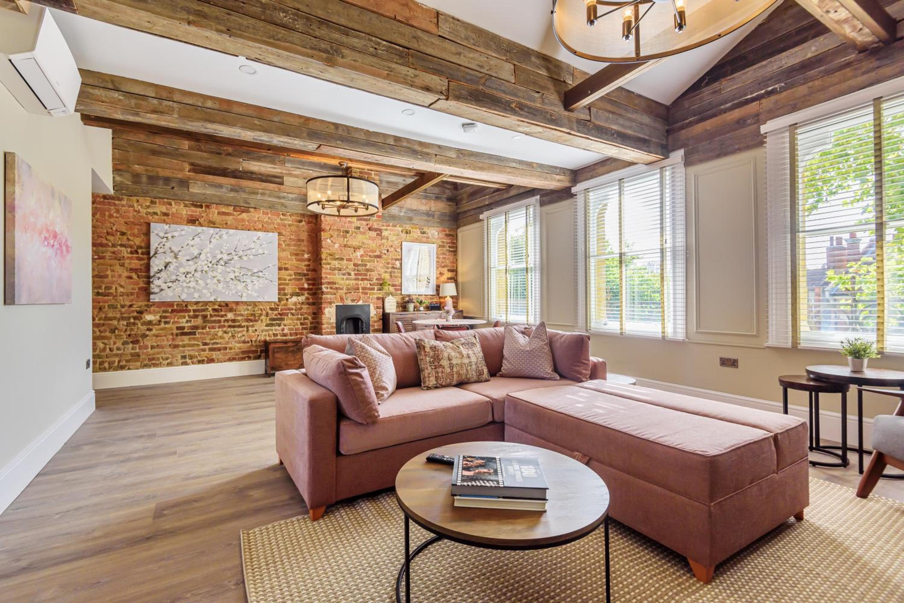 Oak & Poppy Apartments, London, photo 2