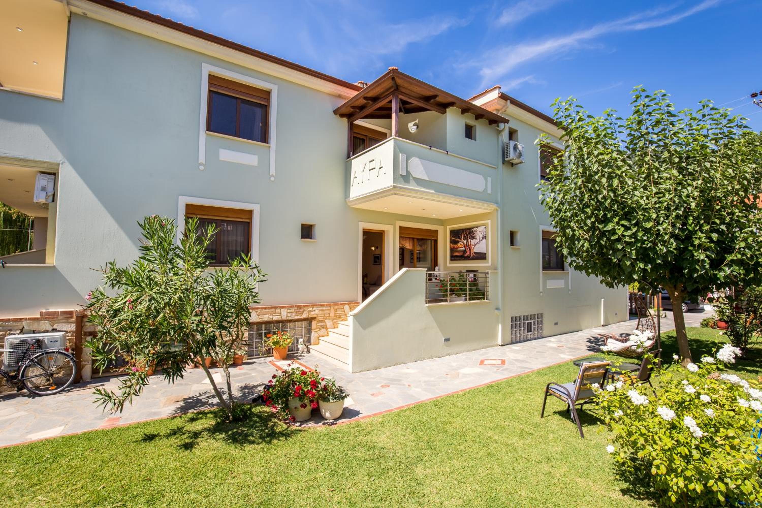 Avra Studios, Chrysi Ammoudia