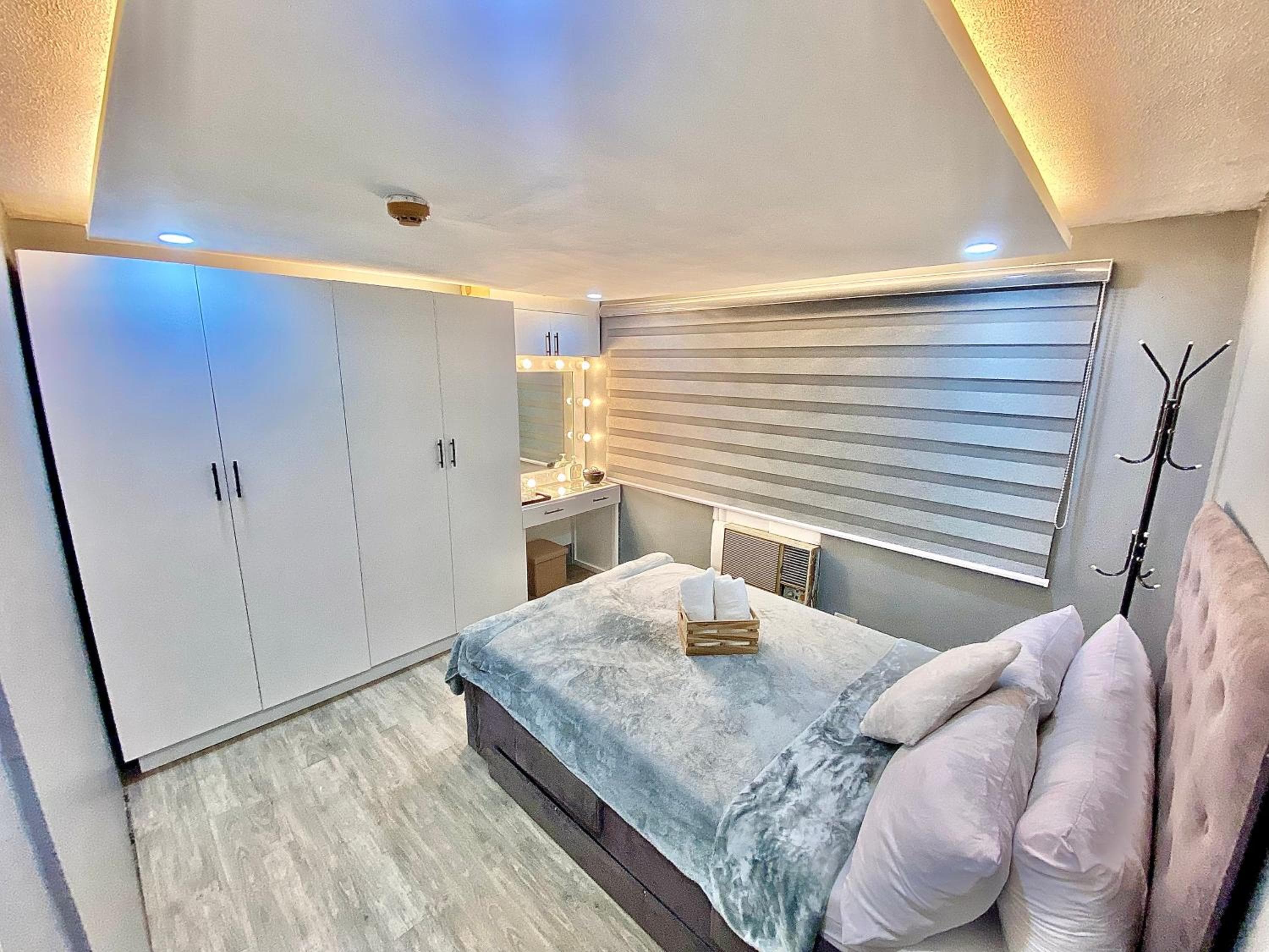 IV’s Condo w/ Netflix, Wifi & Karaoke, Cainta, photo 4