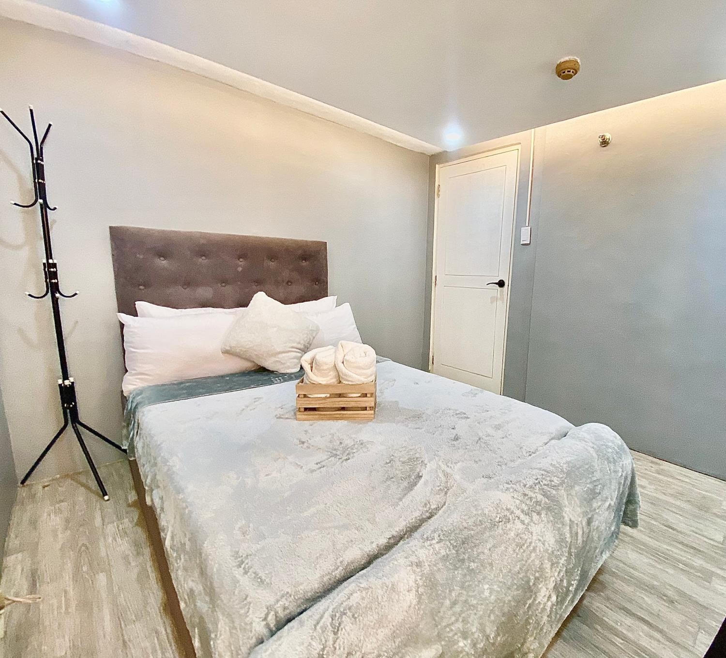 IV’s Condo w/ Netflix, Wifi & Karaoke, Cainta, photo 3
