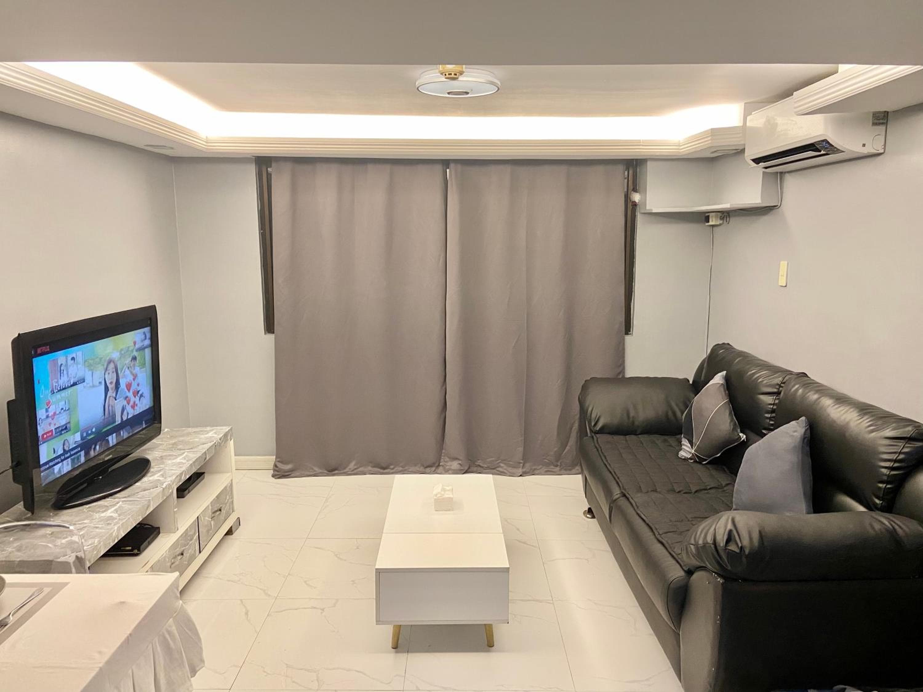 IV’s Condo w/ Netflix, Wifi & Karaoke, Cainta, photo 6