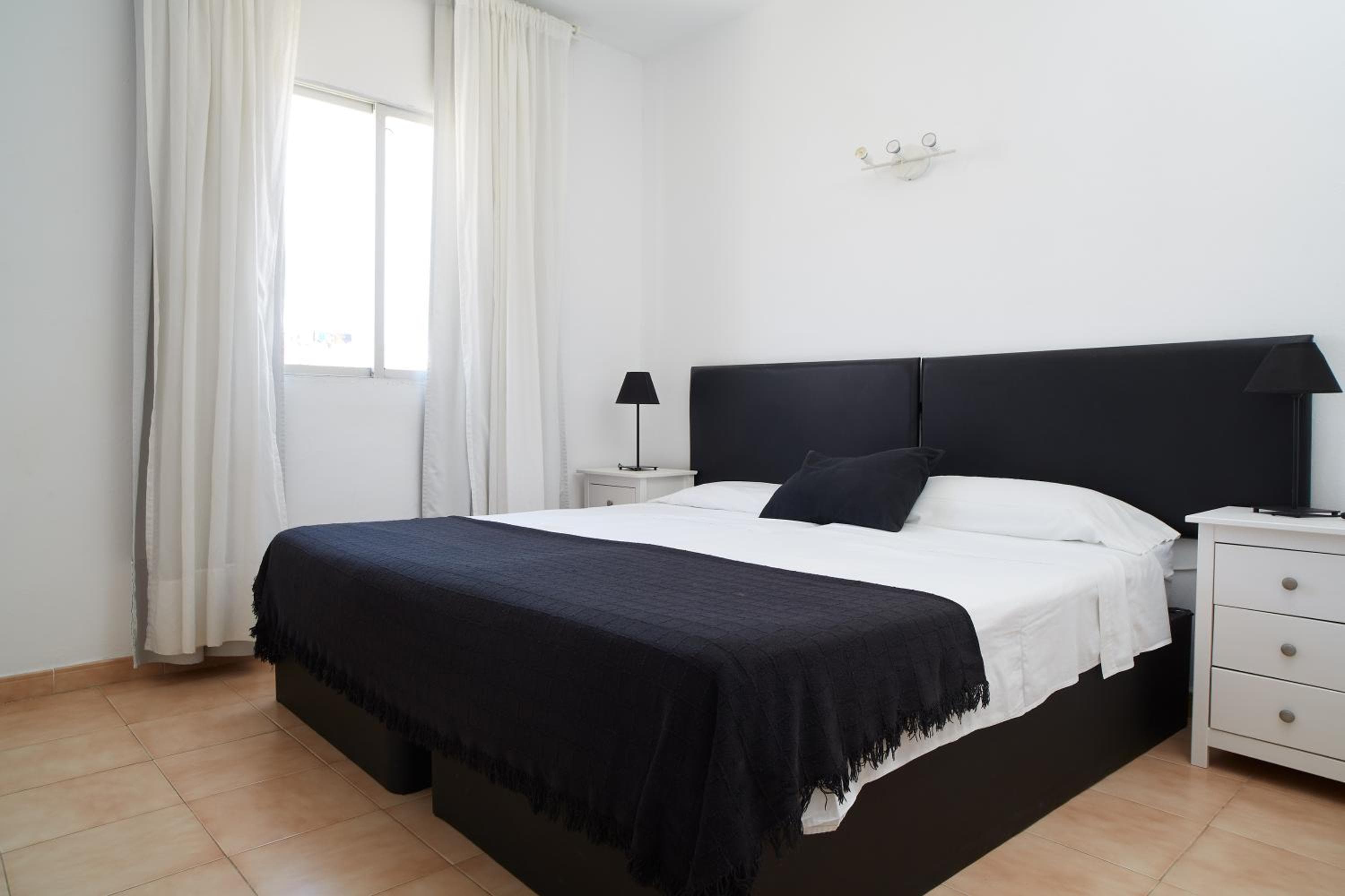 Apartamentos San Antonio Beach, San Antonio Bay, photo 3