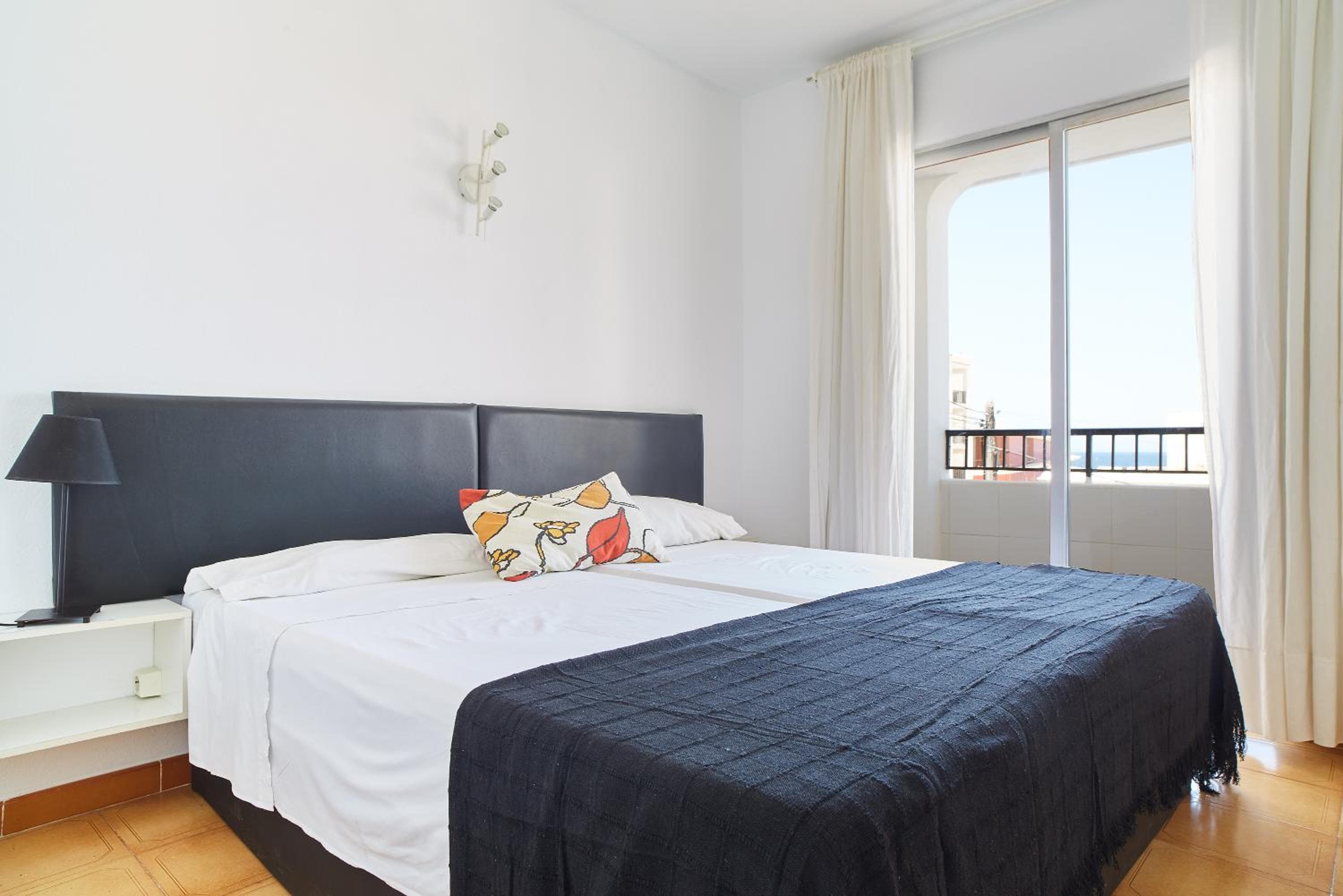 Apartamentos San Antonio Beach, San Antonio Bay, photo 2