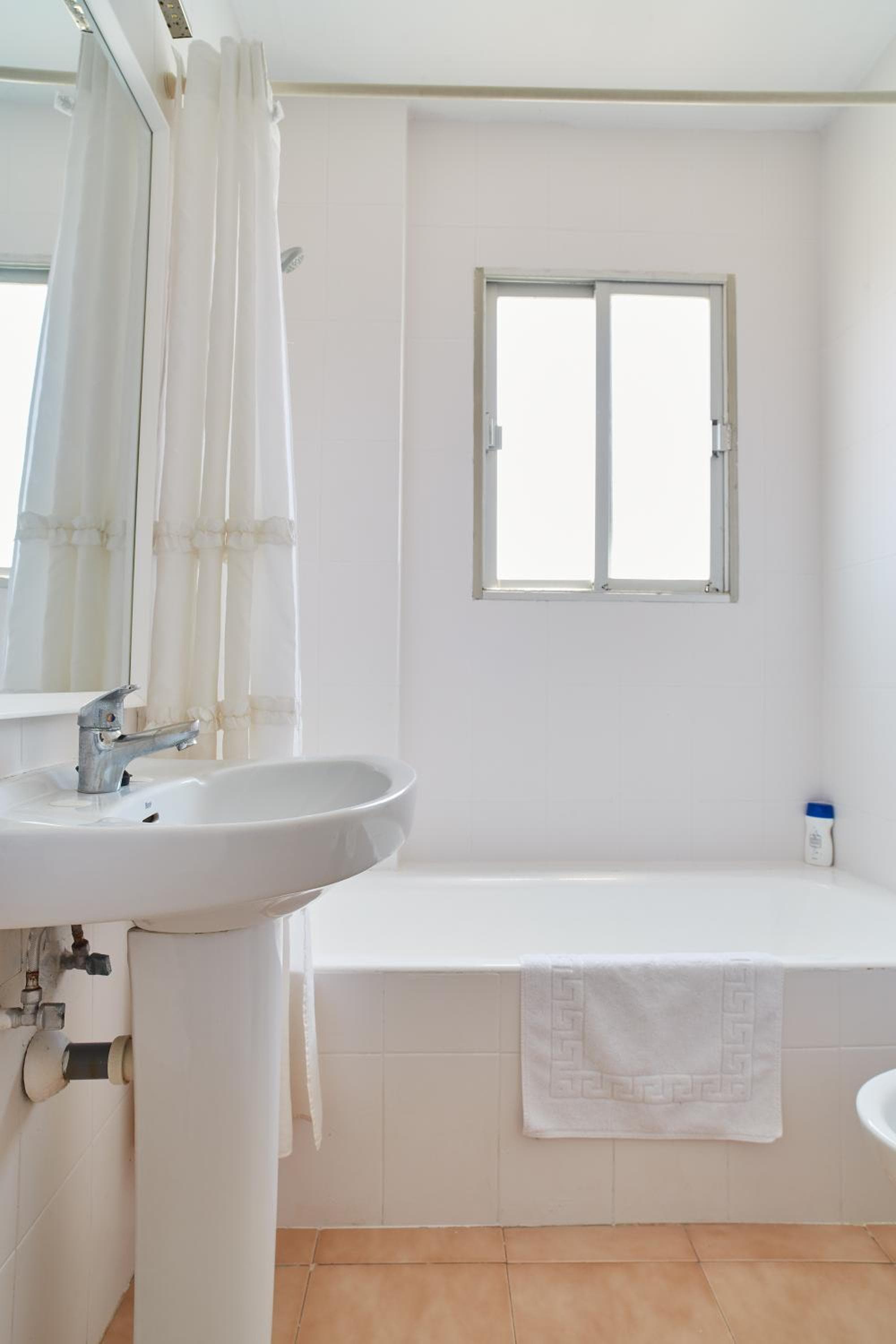 Apartamentos San Antonio Beach, San Antonio Bay, photo 5