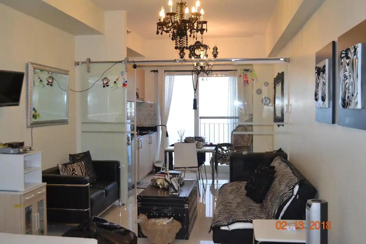 Staycation at Tagaytay 1733 Wind Residences with Taal Lake view WIFI and free parking, Tagaytay