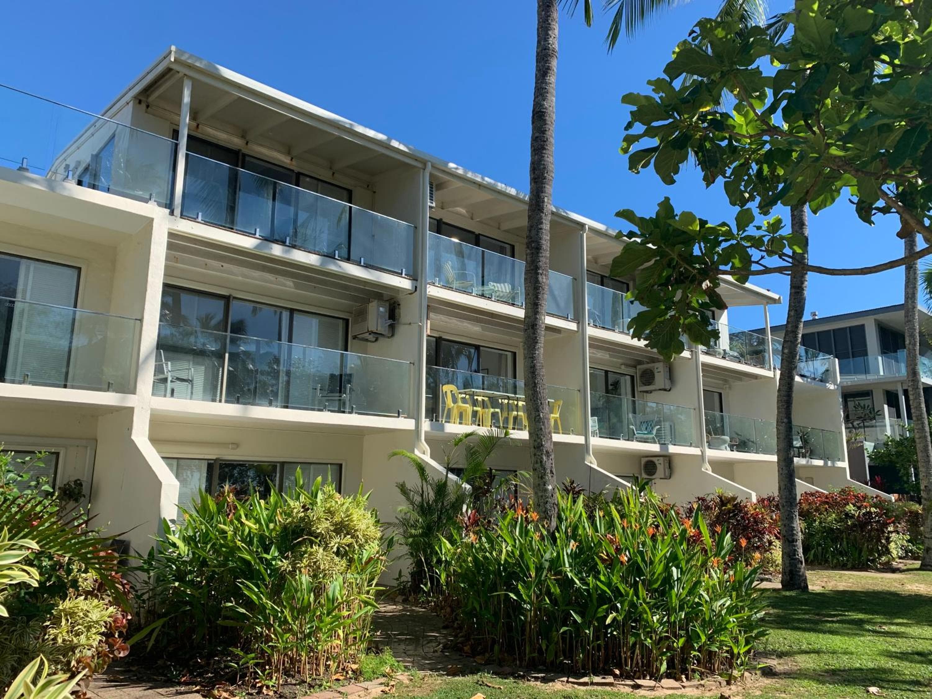 Beachfront Terraces with Onsite Reception & Check In, Port Douglas