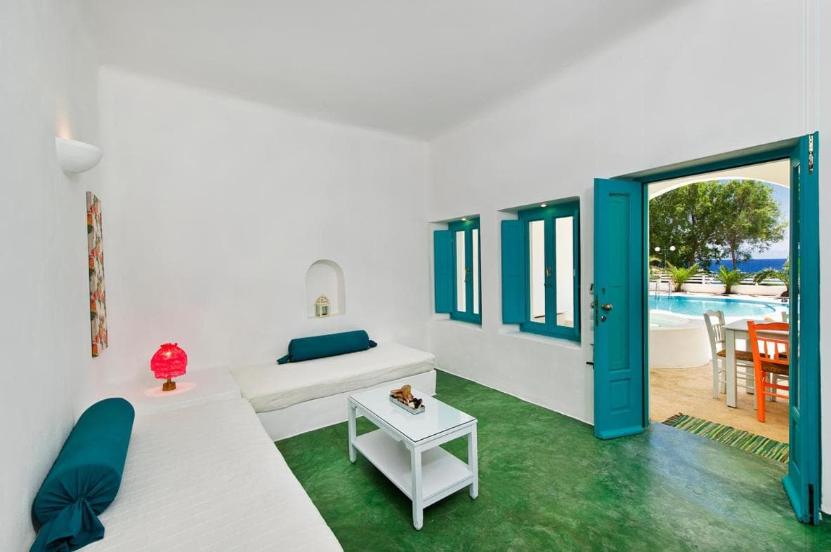 Nissia Beach Apartments & Suites, Kamari, photo 4