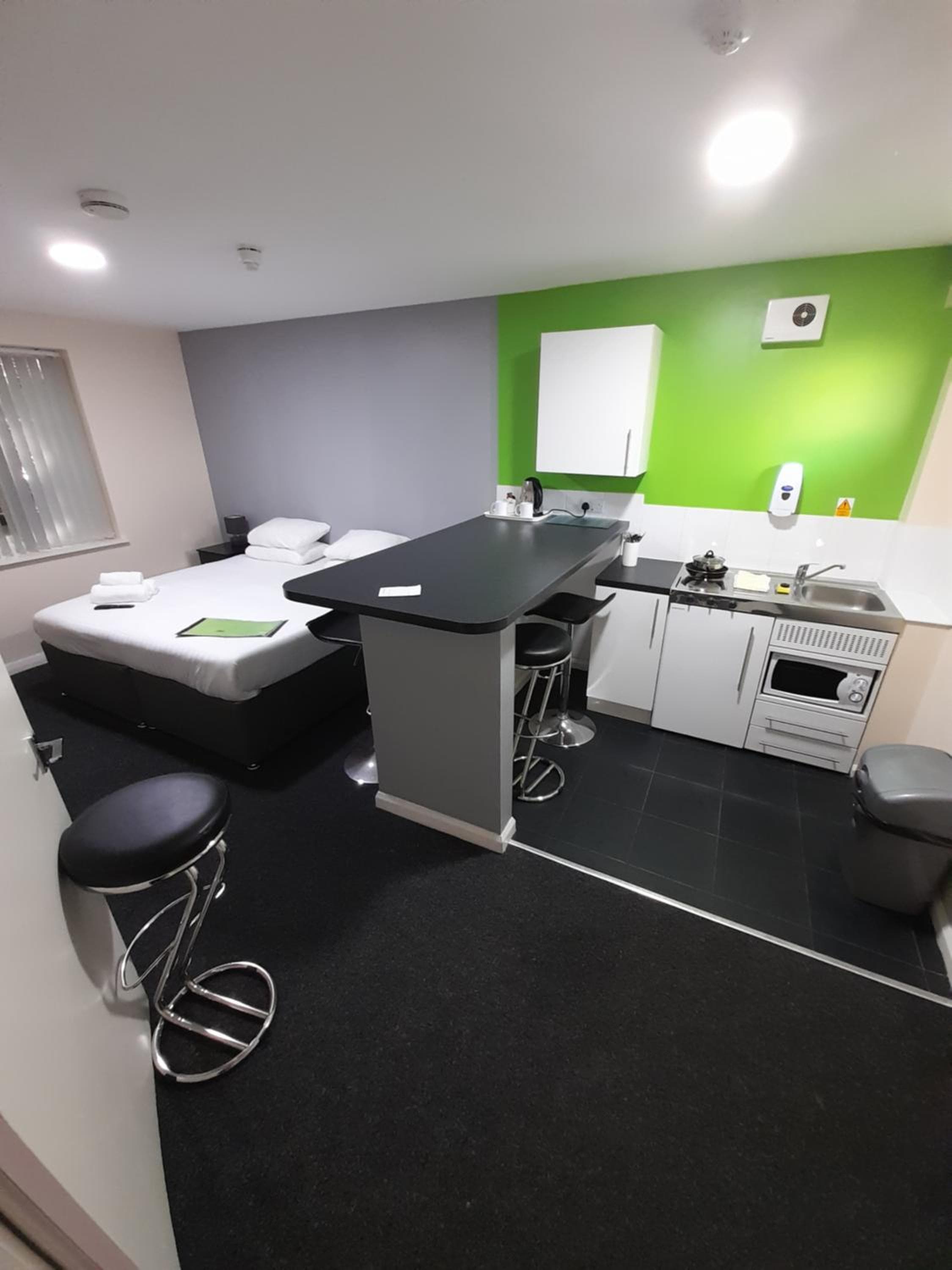 Lymedale Suites Studios & Aparthotel in NEWCASTLE UNDER LYME & STOKE, Newcastle under Lyme, photo 4