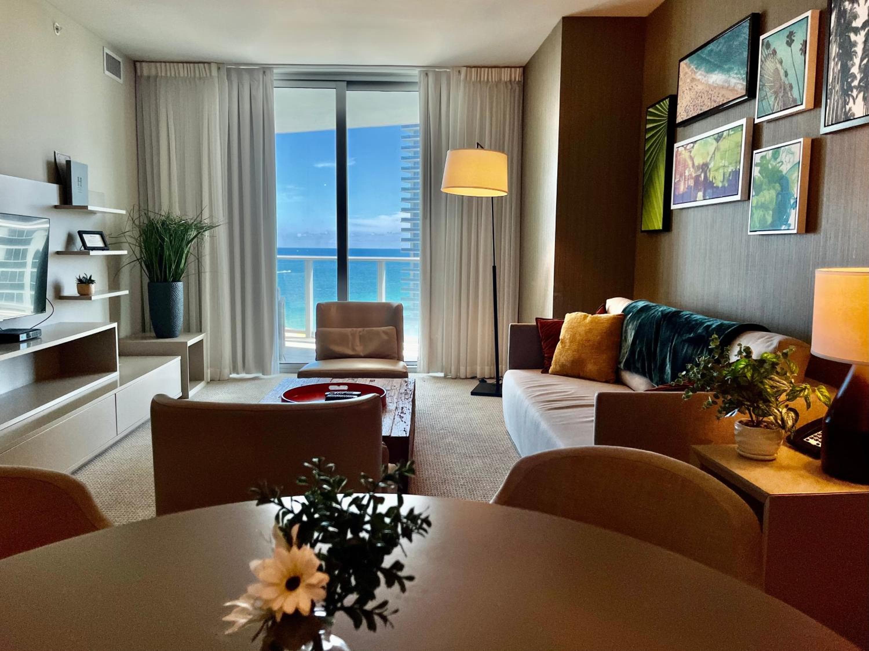 Modern Beachfront Condo with Stunning Ocean View, Hollywood, photo 4