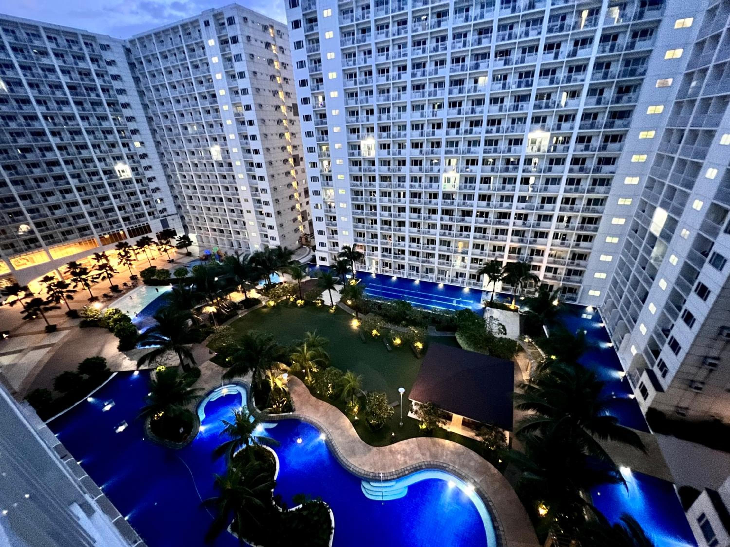 Studio Units at Shore Residences Condo MOA Complex near Airport, Manila