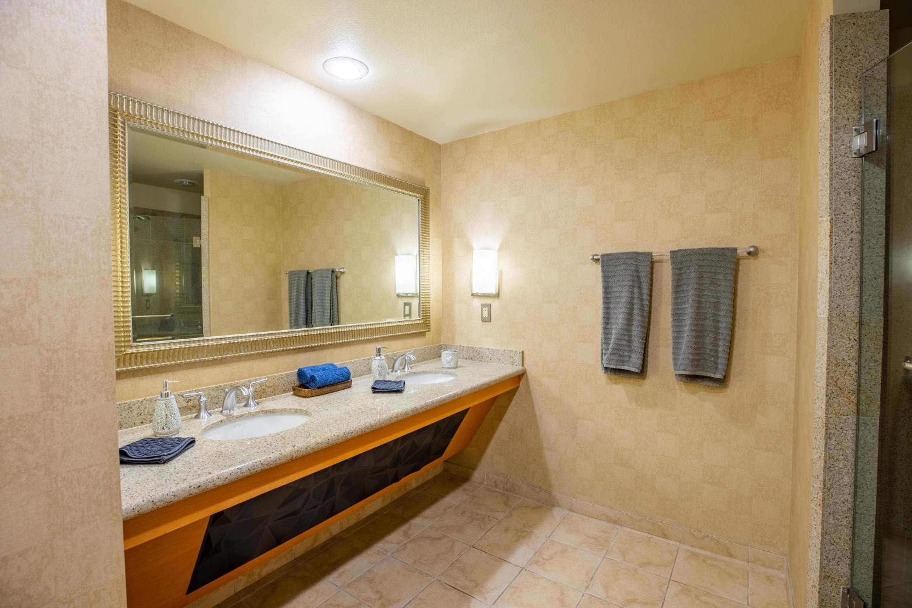 2100 SqFt Penthouse Suite W/ Strip Views! POOL GYM, Las Vegas, photo 3