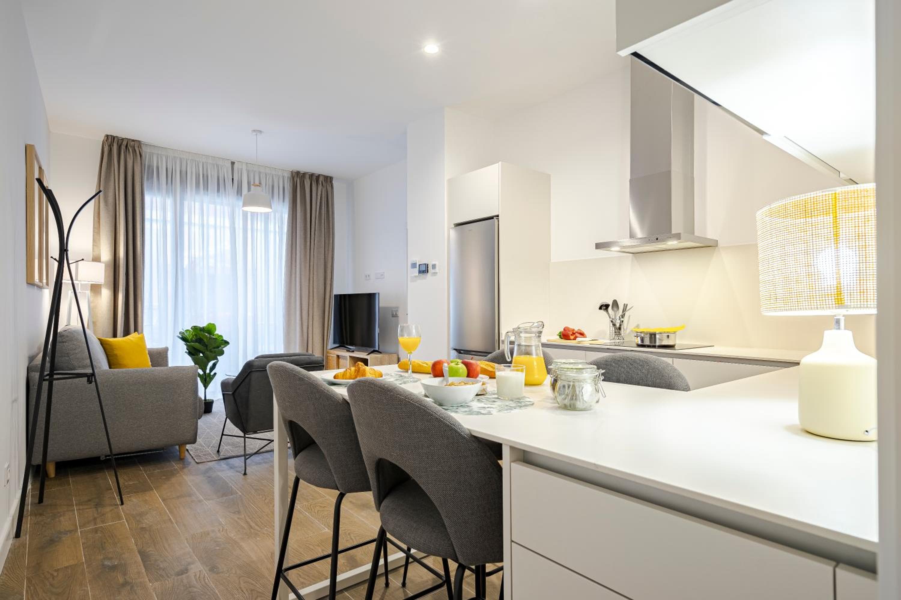 Feelathome Castilla Apartments, Madrid, photo 2