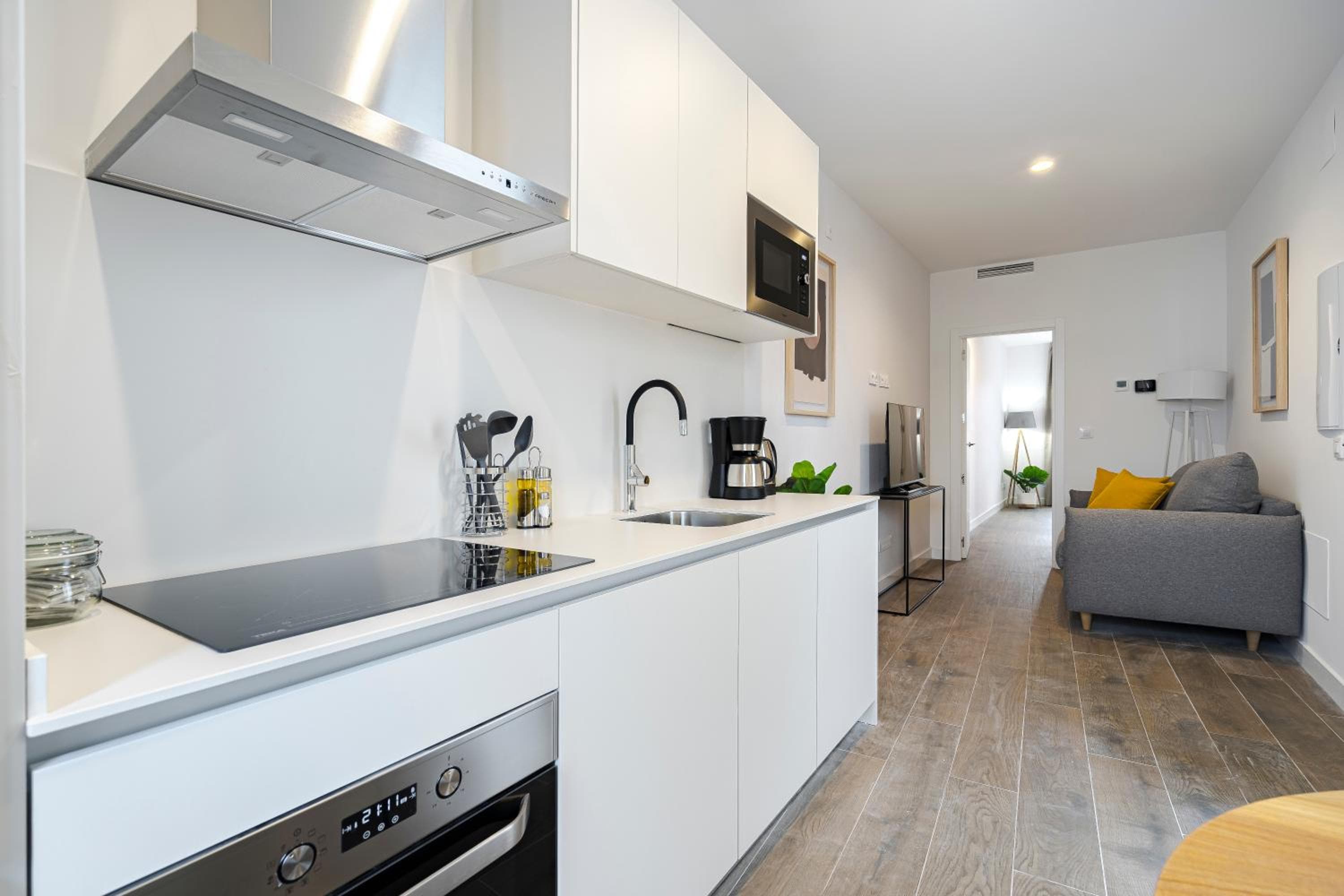 Feelathome Castilla Apartments, Madrid, photo 3