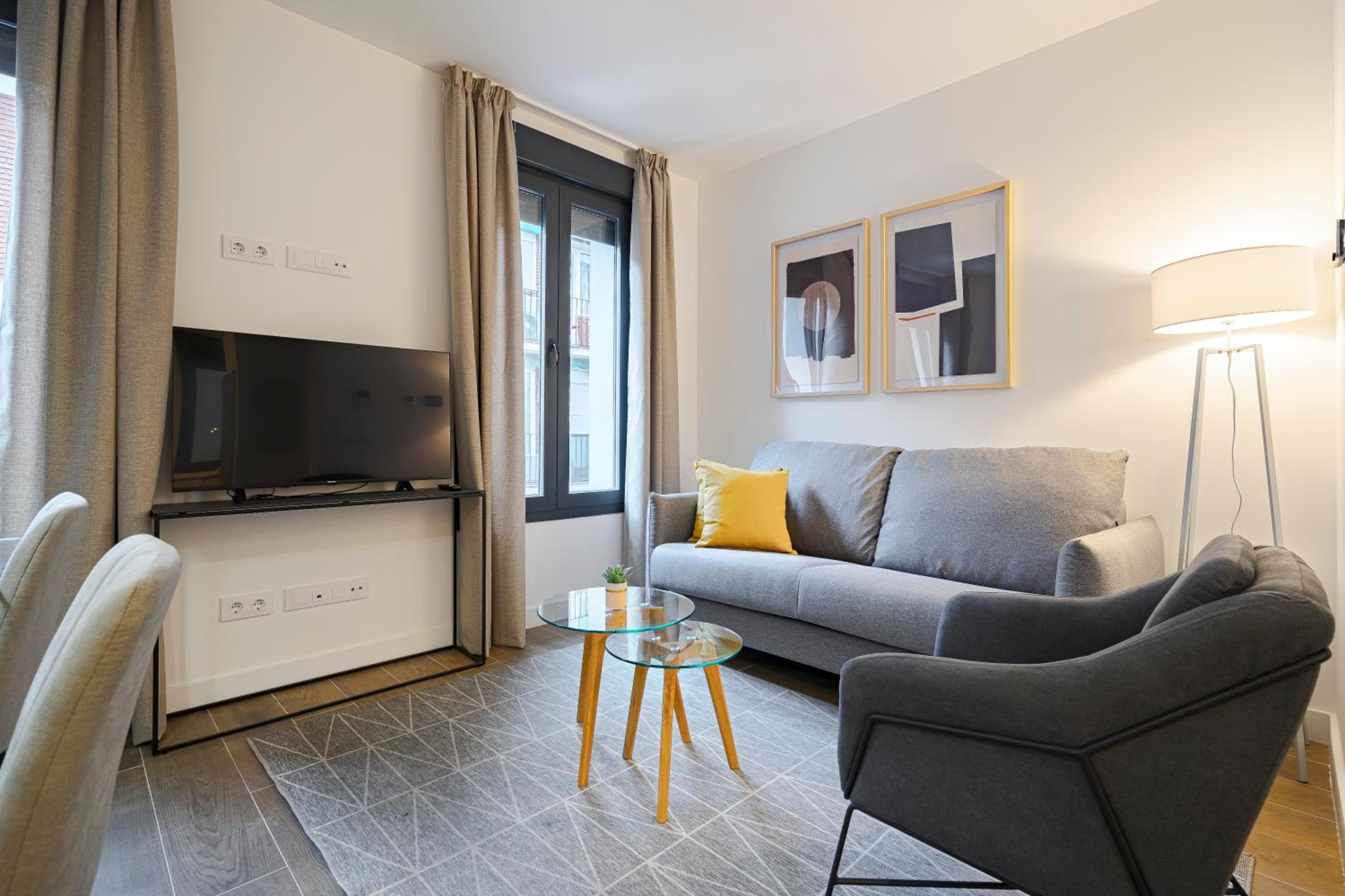 Feelathome Castilla Apartments, Madrid, photo 6