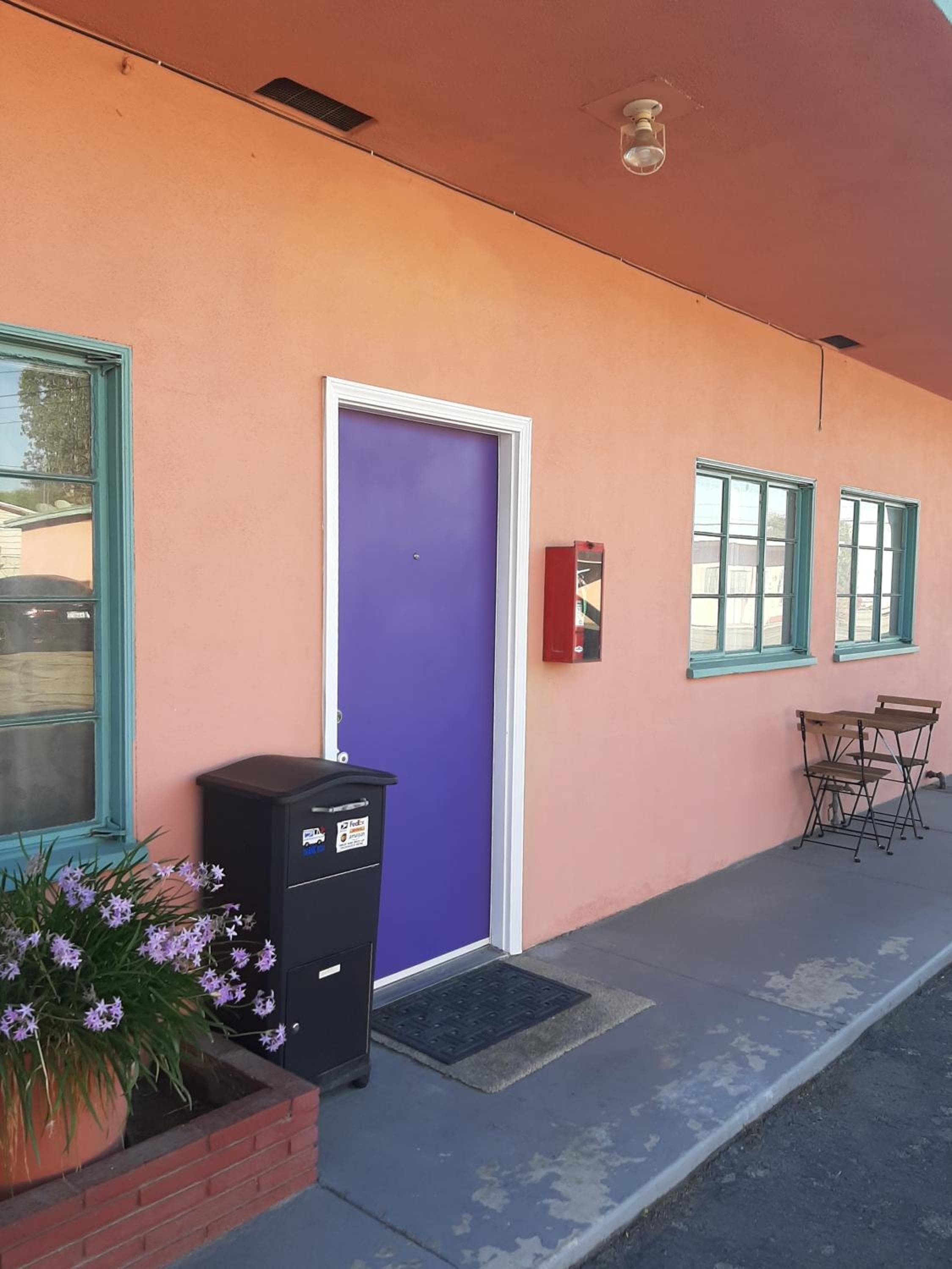 HARRY'S MAN CAVE - A Vintage Motel on the Historic 395 route - The New Star Motel Experience, Moreno Valley