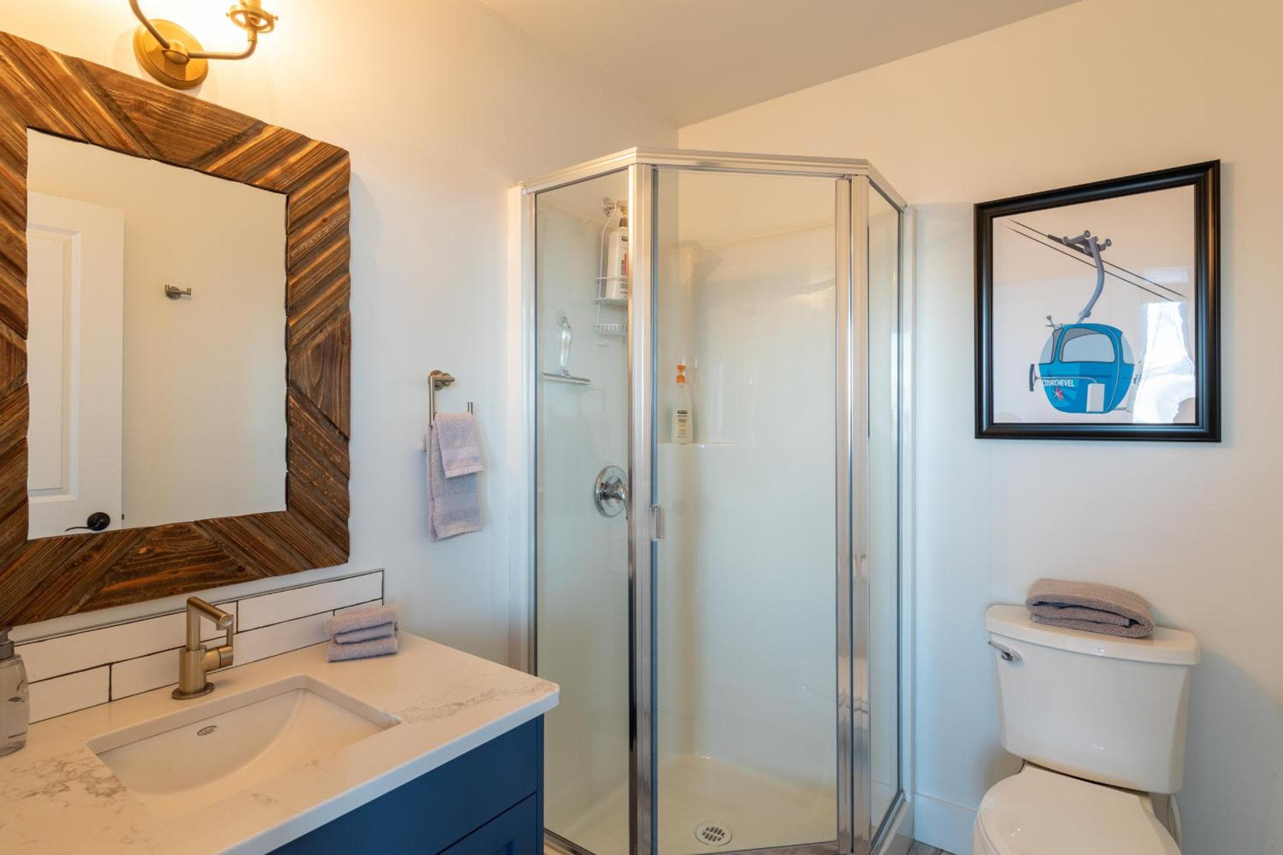 Fully Renovated Ski-in/out Loft with Private Hot Tub!, Golden, photo 6