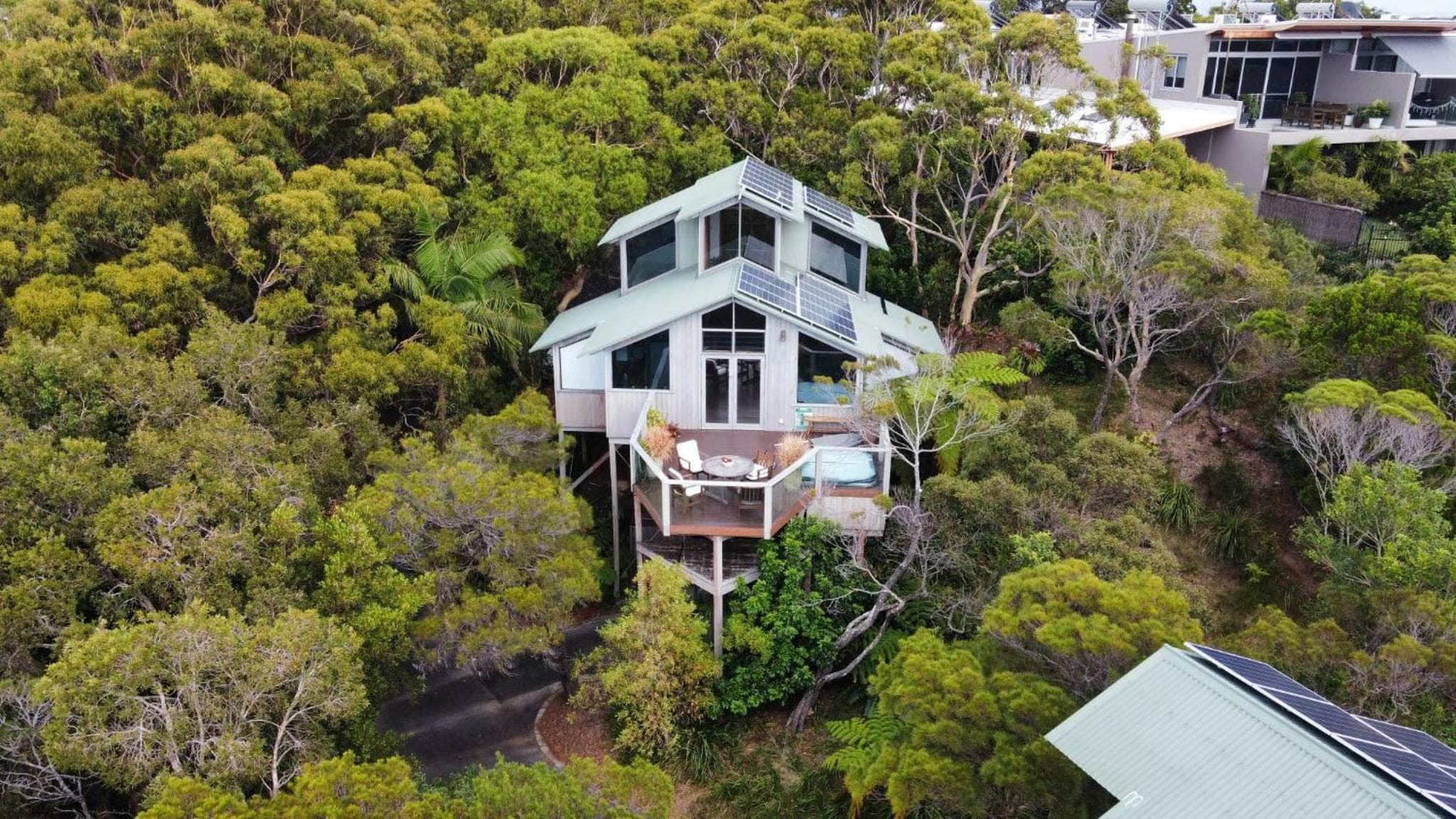 The Oasis Apartments and Treetop Houses, Byron Bay