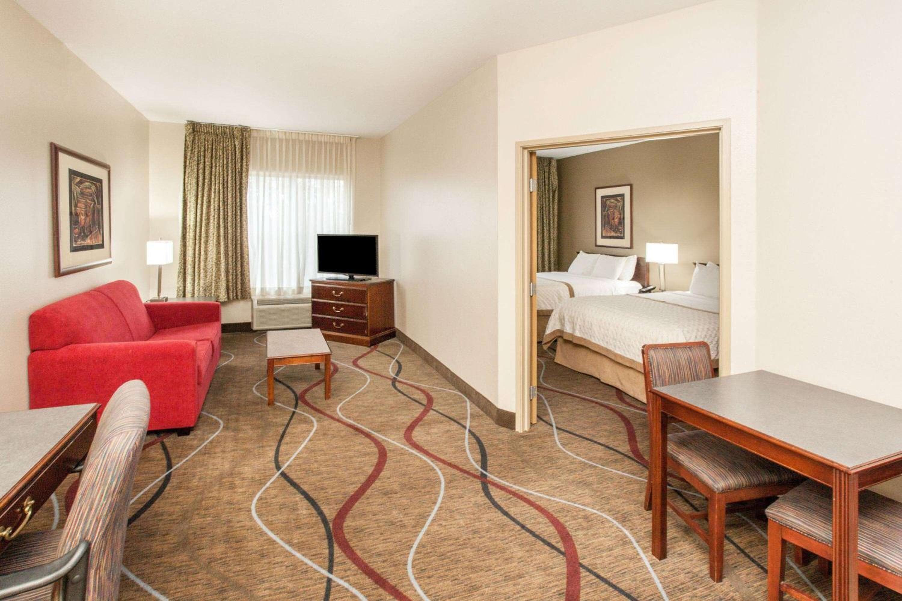Hawthorn Extended Stay by Wyndham Bloomington, Bloomington, photo 2