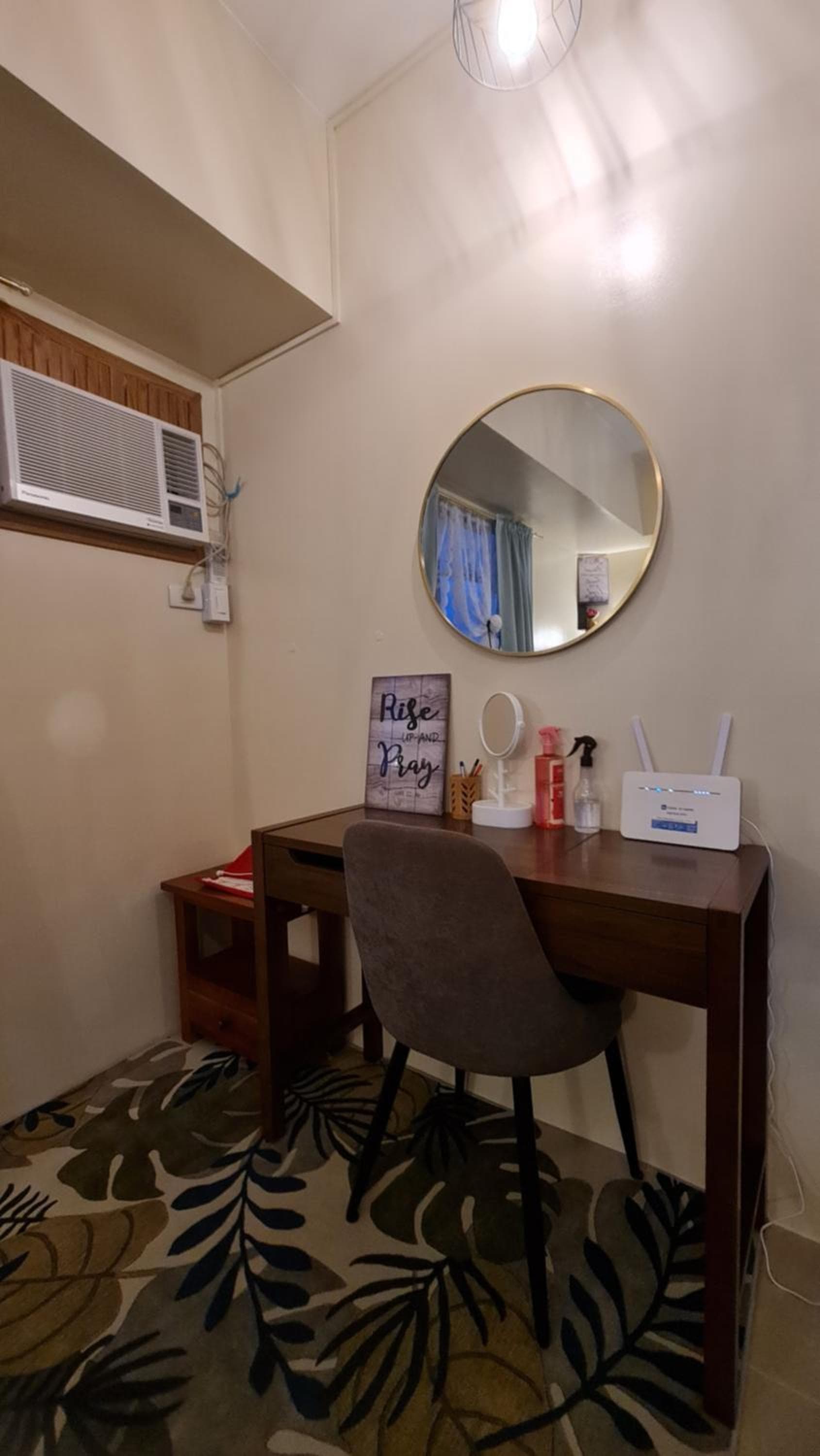 Lucky East Serin with Netflix DisneyPlus FreeCoffeeTea & Recliner, Tagaytay, photo 6