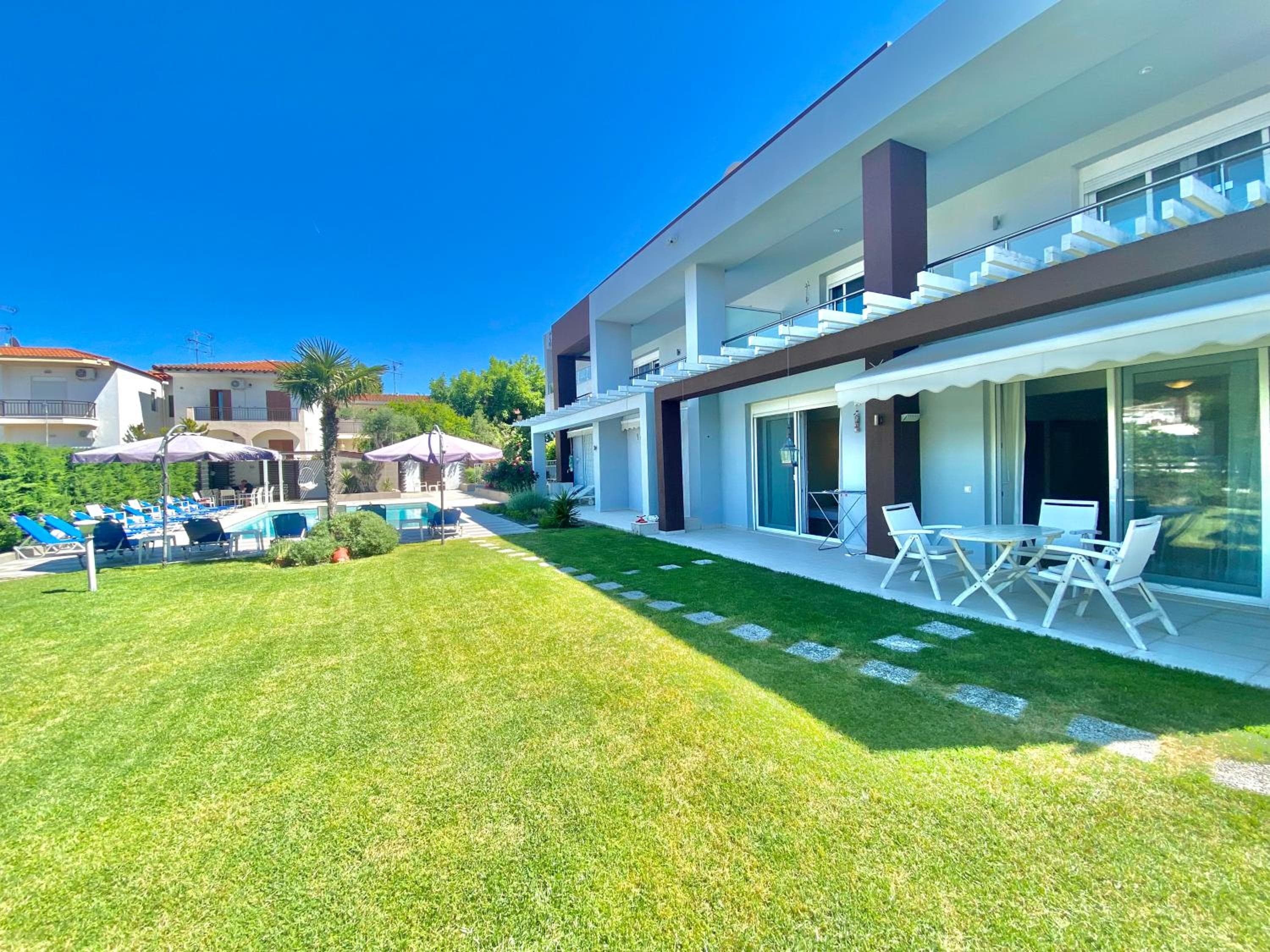 EllinFos Apartments, Hanioti