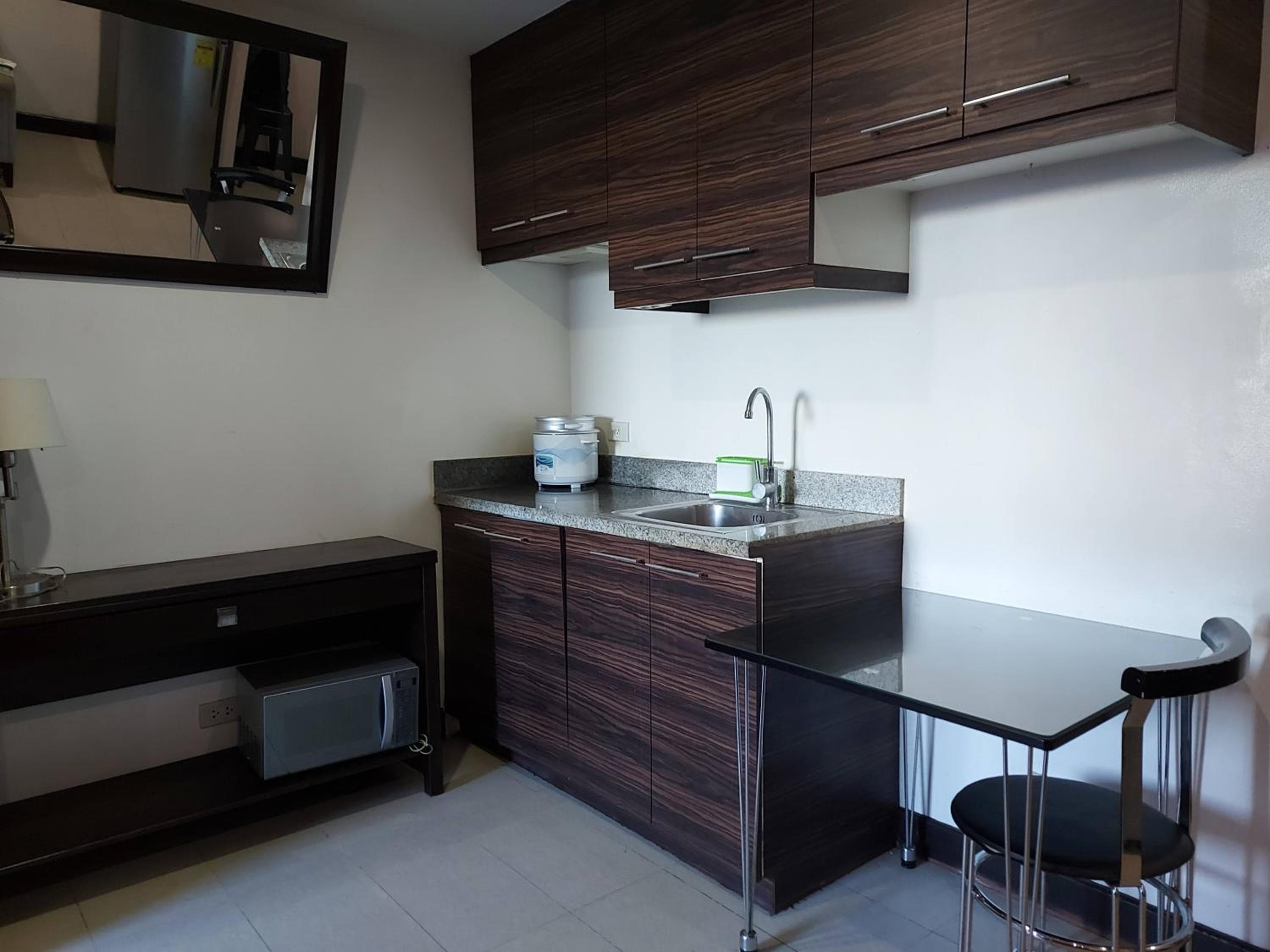 Posh Beds with City View and Pools, Manila, photo 4
