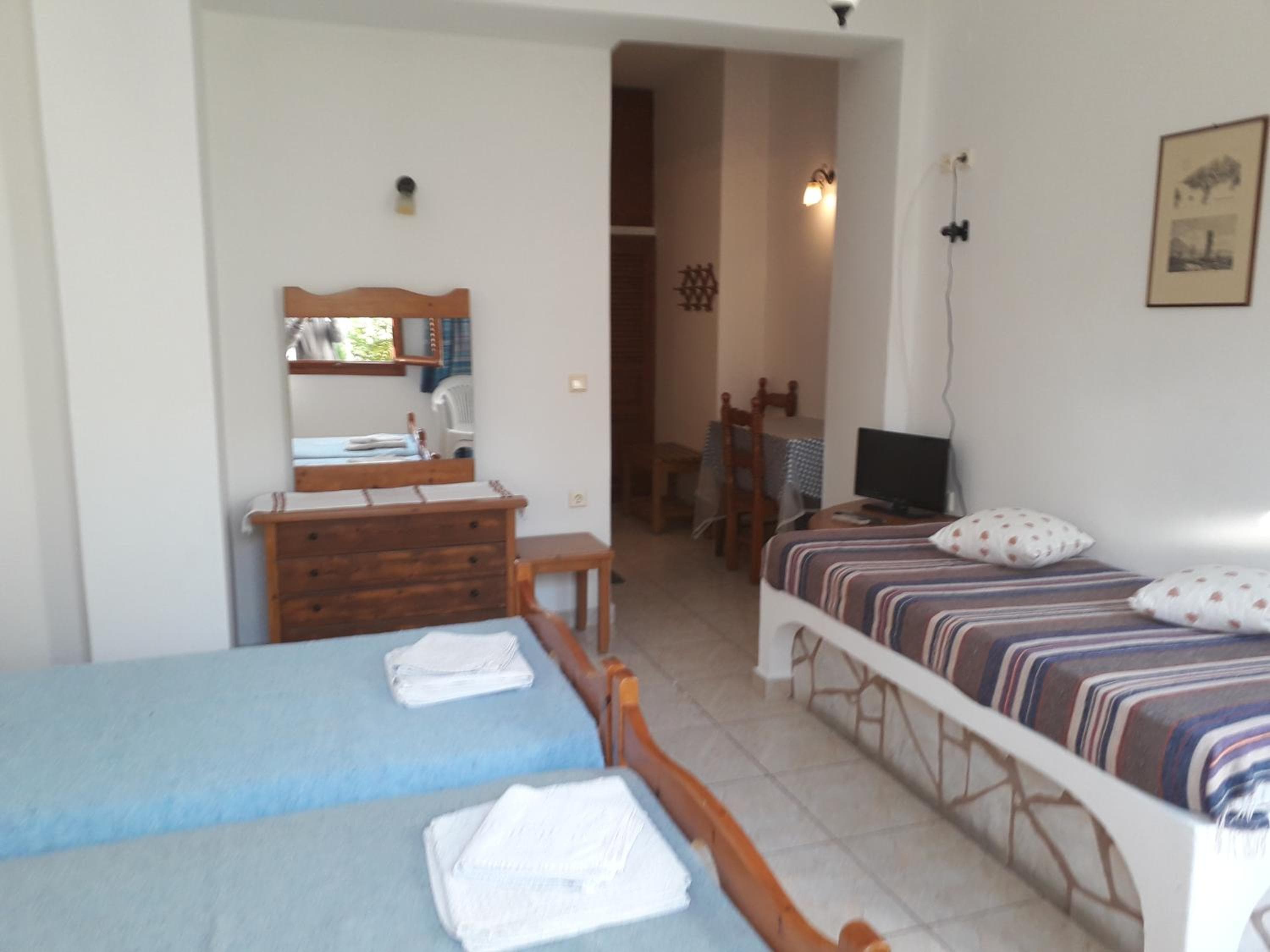 DELFINI I, Fira, photo 6
