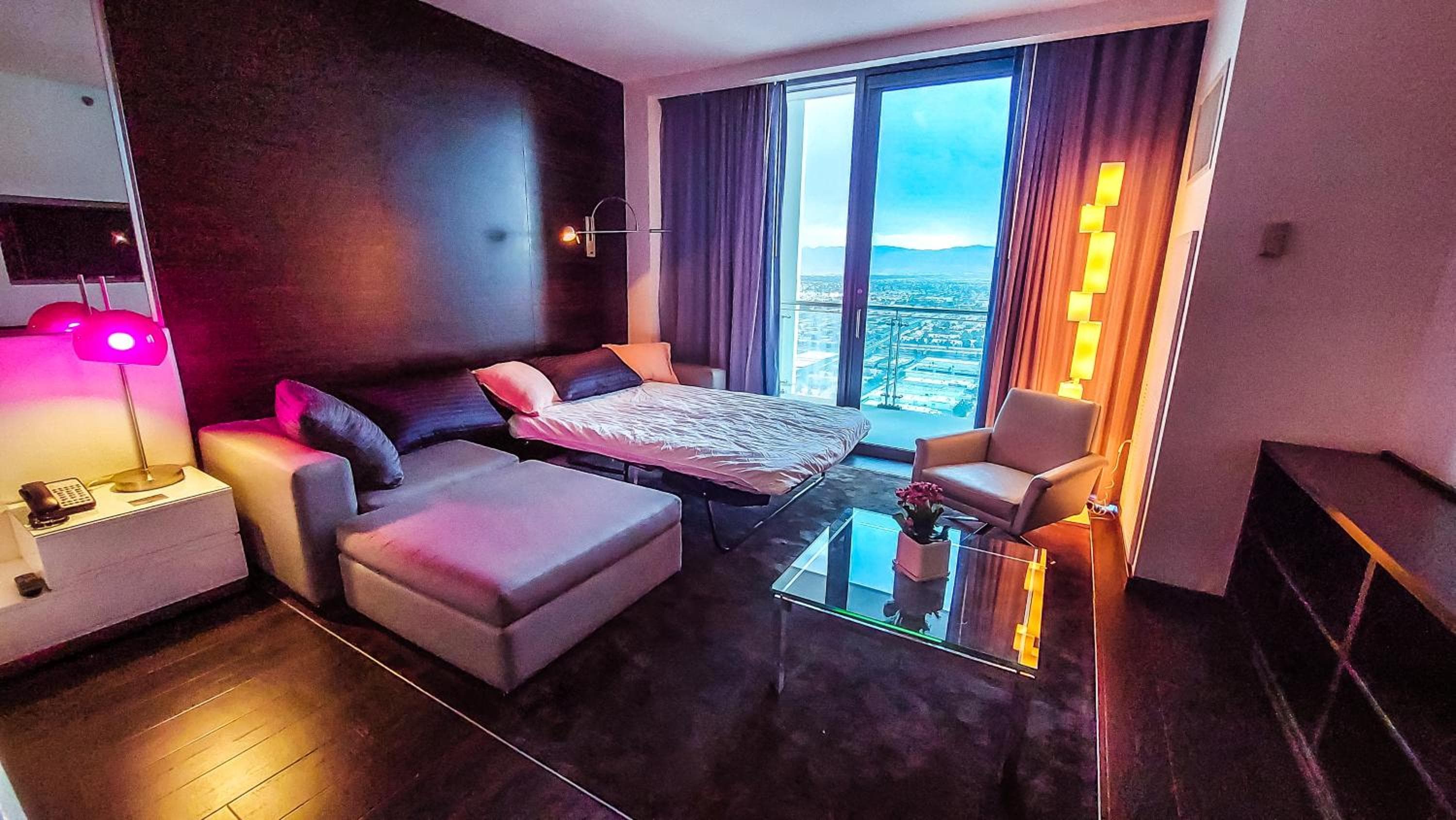 Luxury 53rd Flr Condo with Amazing Sunset View & Balcony NO ReFee at Palms Place, Las Vegas, photo 2