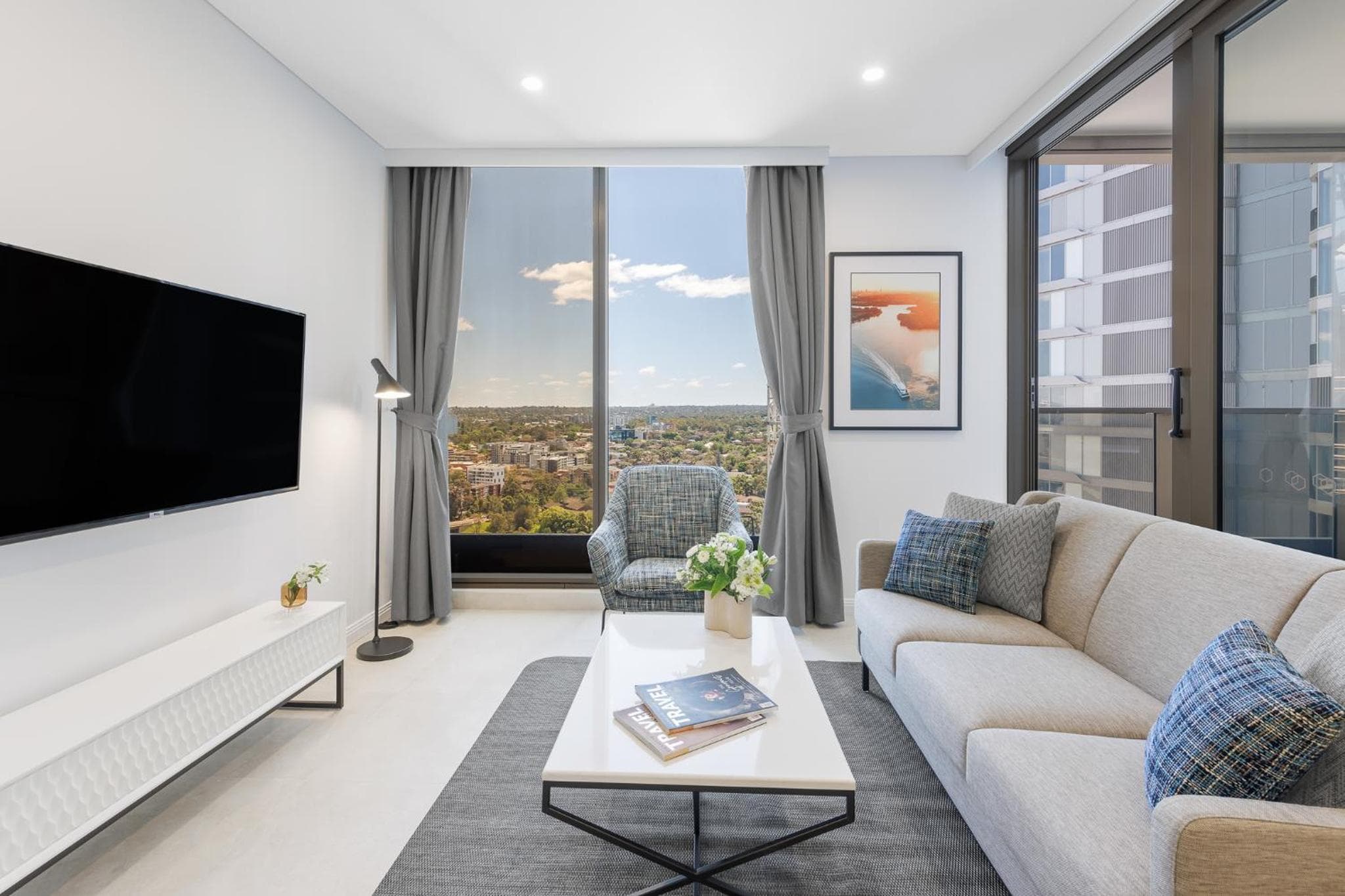 Meriton Suites George Street, Parramatta, Sydney, photo 2