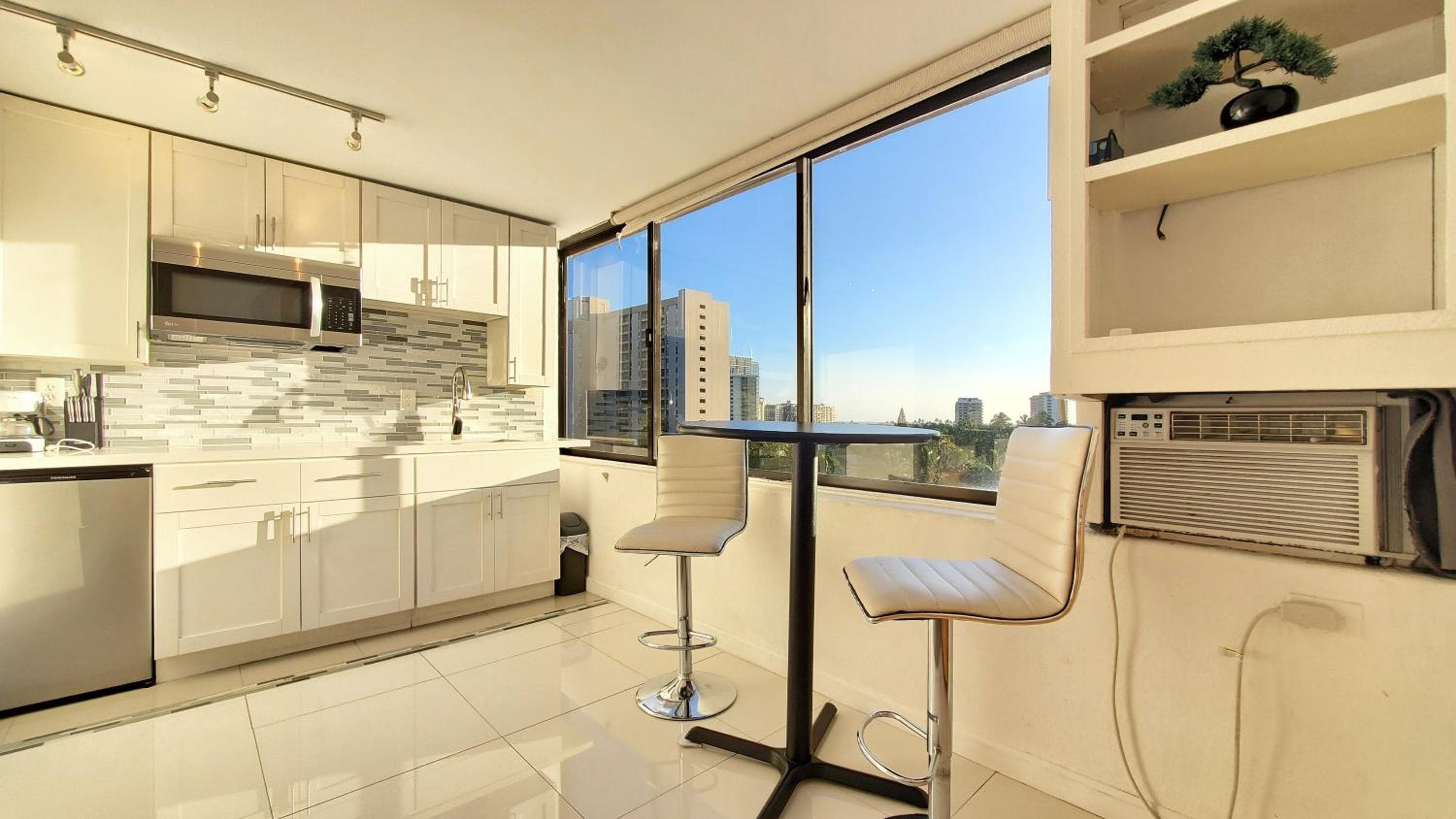 Waikiki beach cozy studio no resort fee, Honolulu, photo 5