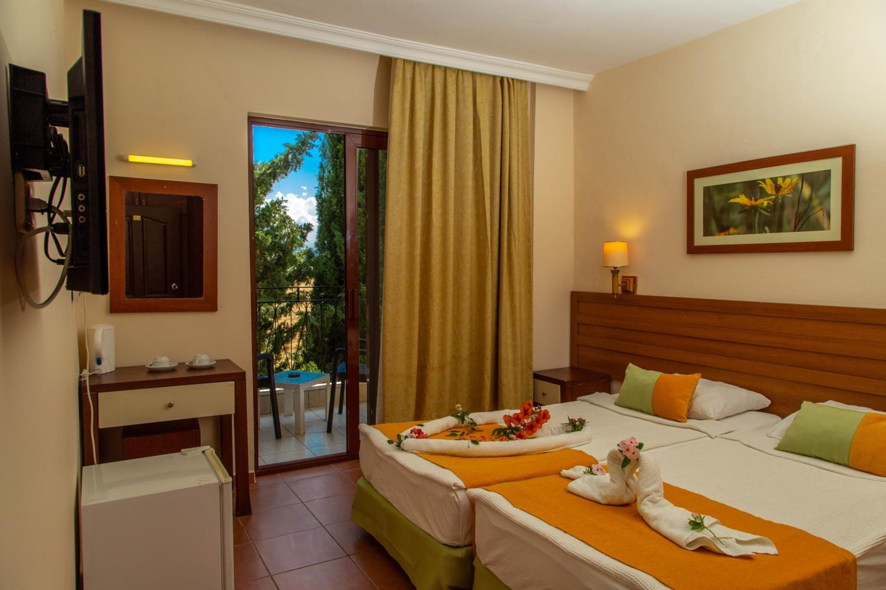 LEMAS SUITE HOTEL, Side, photo 6