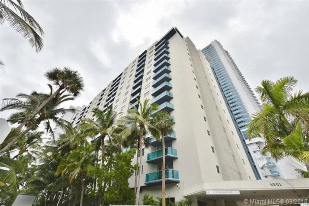 Beautiful penthouse condo with stunning views of both ocean and city, Hollywood