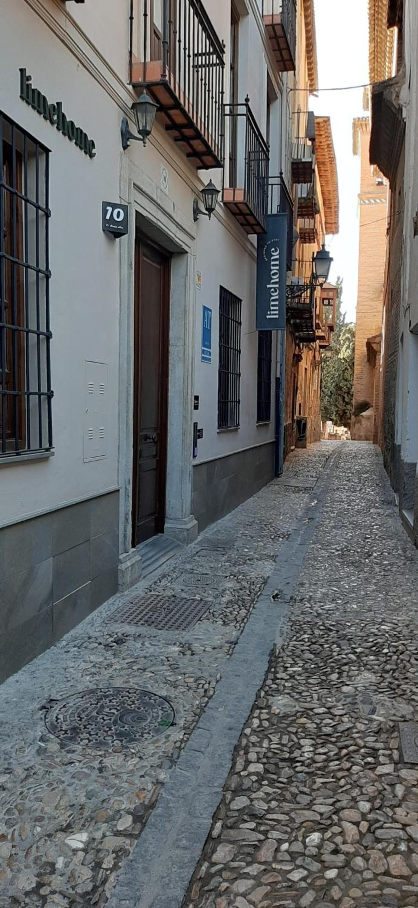 Limehome Granada Calle Santa Ana, Granada, photo 3