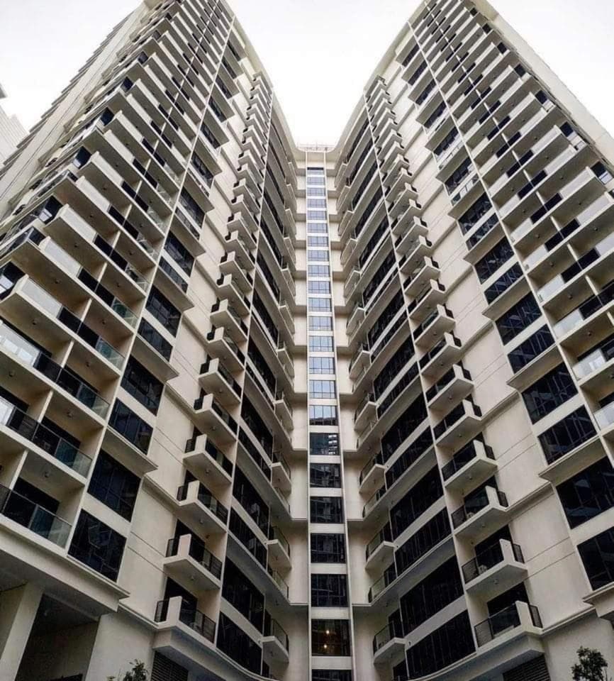 Building at Morgan Suite BGC shortwalk4 Venice Canal Mall free pool gym
