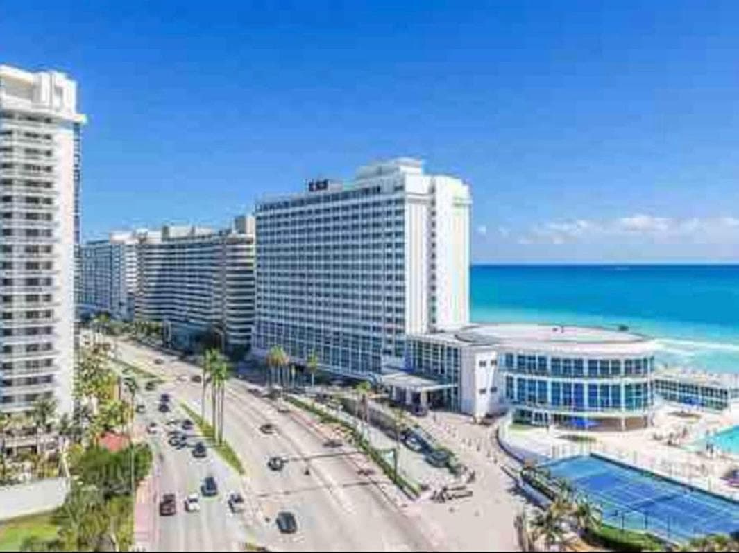 11th Miami Beach - Ocean View -Free Valet Parking, Miami Beach