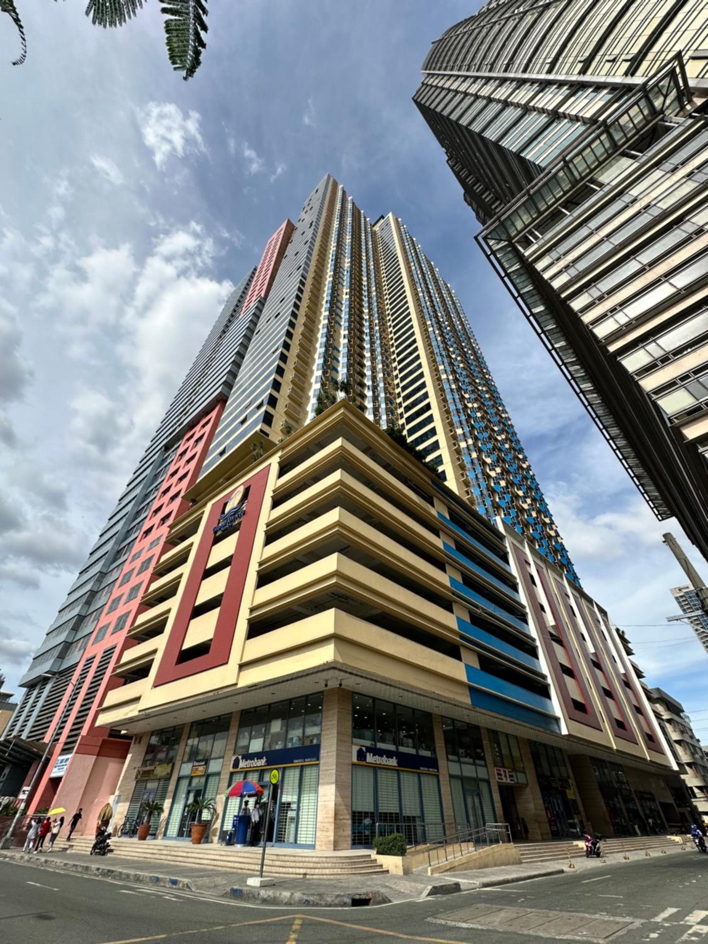 Building at Grand Riviera Suits