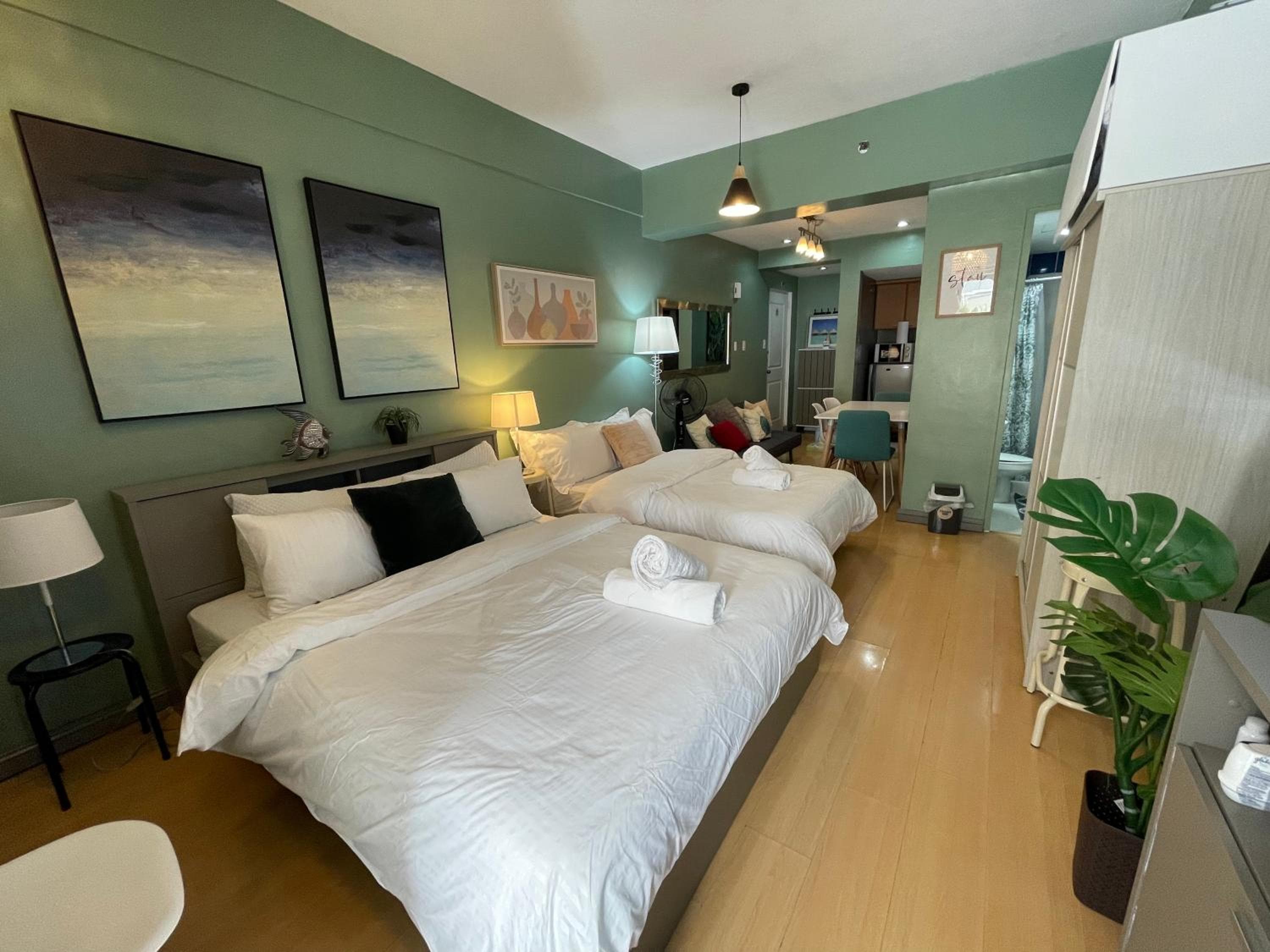 Poolview Family Room Greenbelt Makati, Manila, photo 5