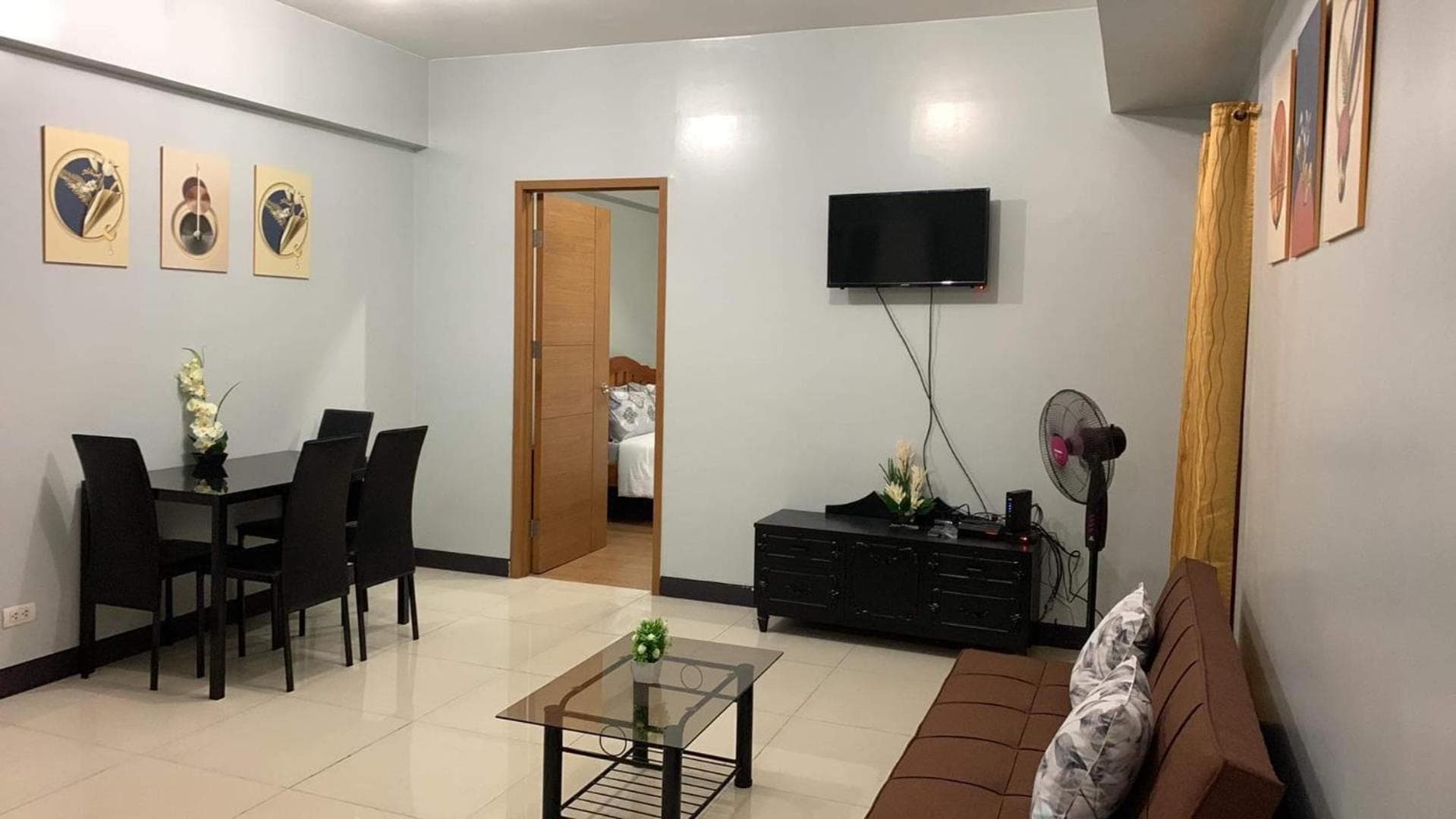 Morgan Suite BGC across5 Venice Canal Mall free Pool gym, Manila, photo 6