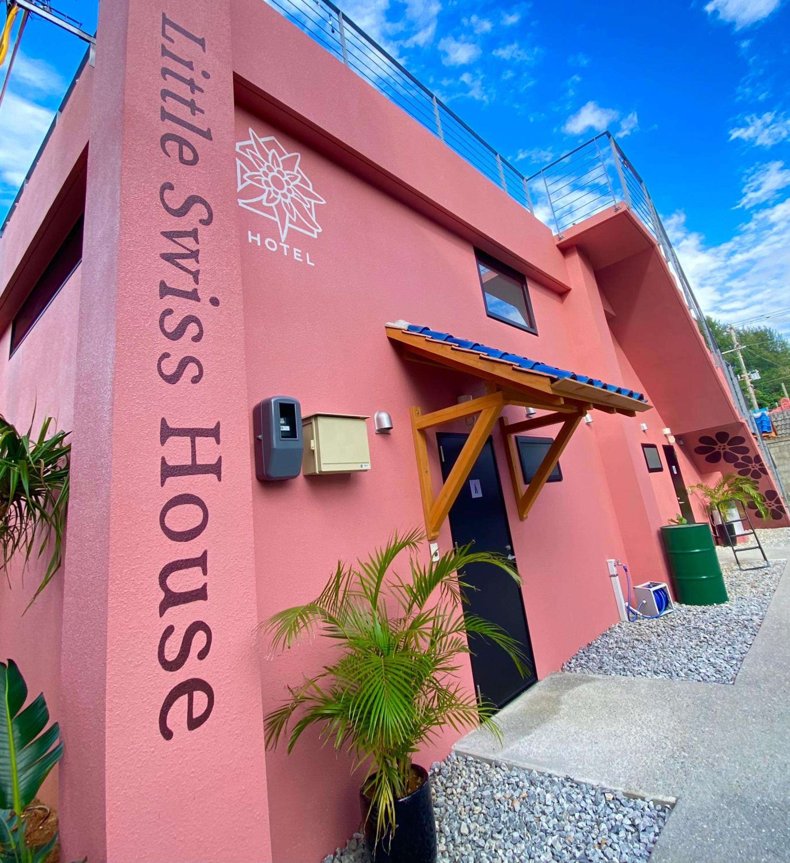 Hotel Little Swiss House, Motobu