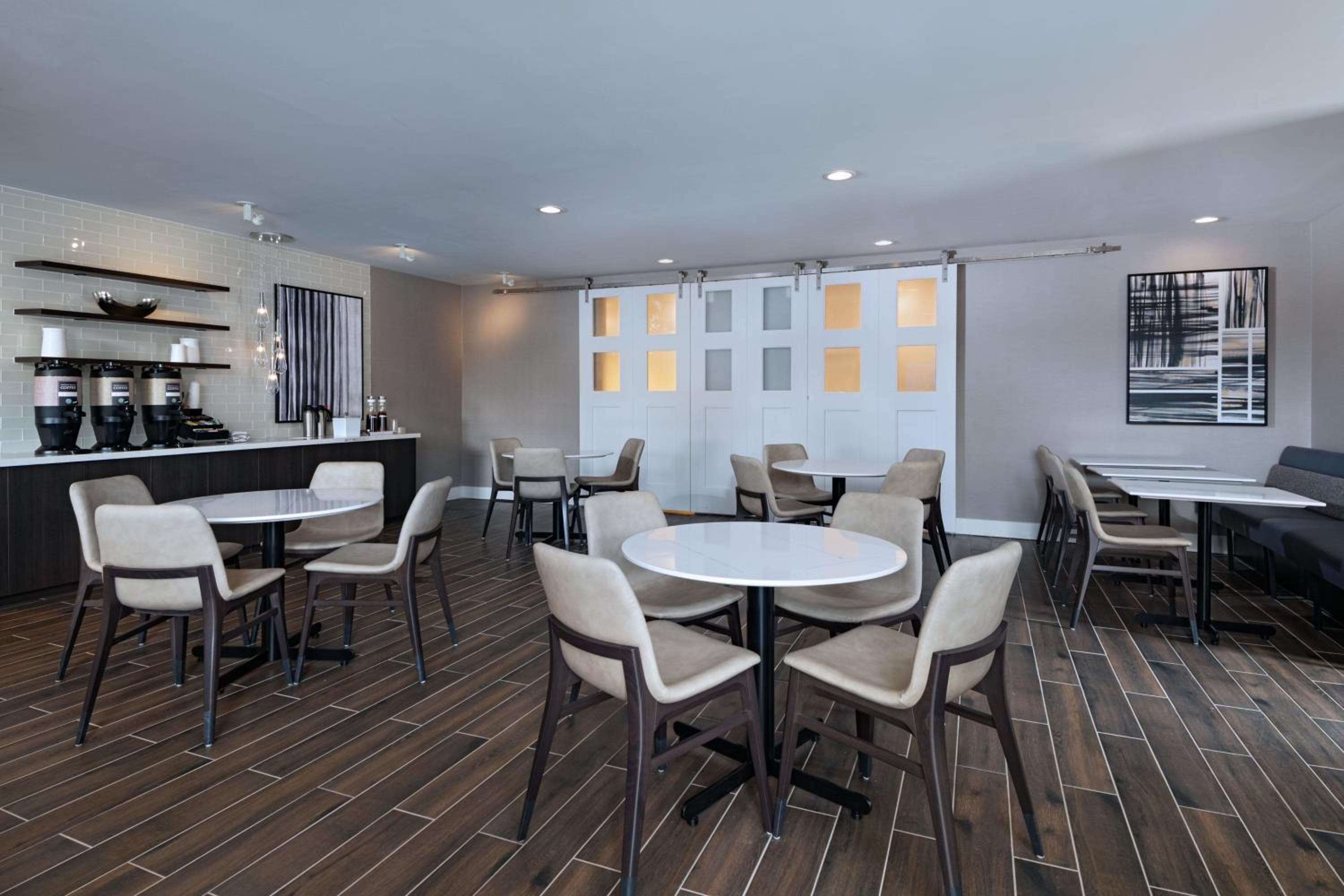 Residence Inn New Brunswick Tower Center Blvd., East Brunswick, photo 3
