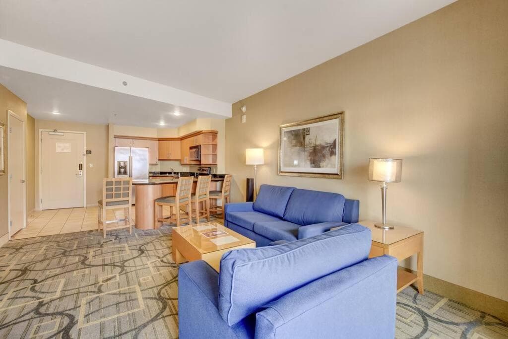 Ultimate Las Vegas Getaway One Bedroom Suite with Balcony, Kitchen, Gym, Pool & Free Parking, Las Vegas, photo 6