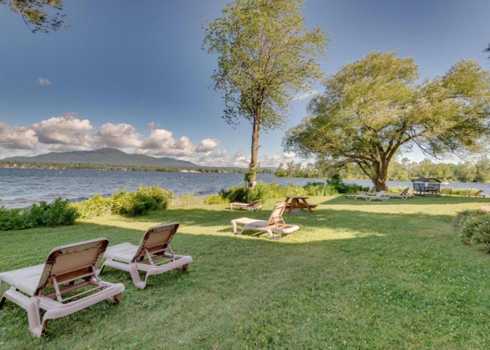 Magog Waterfront Studio 106, Magog-Orford, photo 2