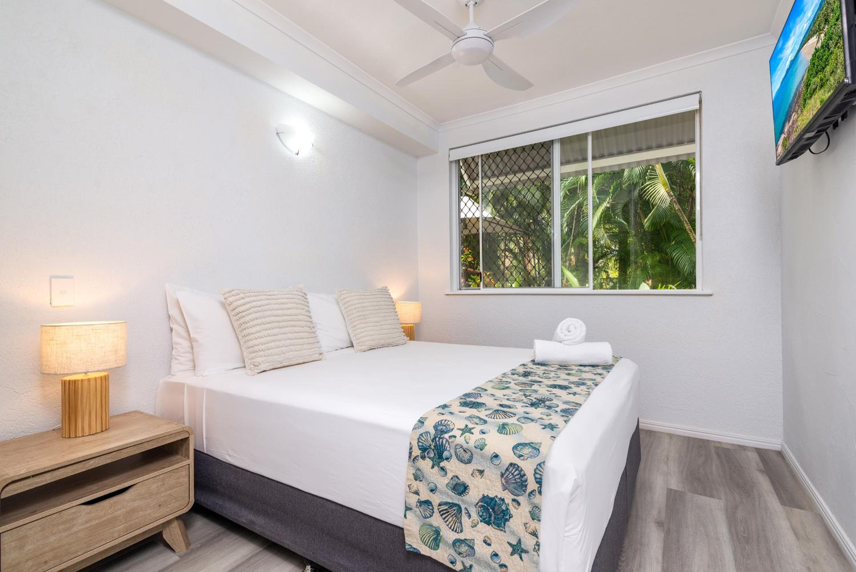 Seascape Holidays - Coral Apartments, Port Douglas, photo 2