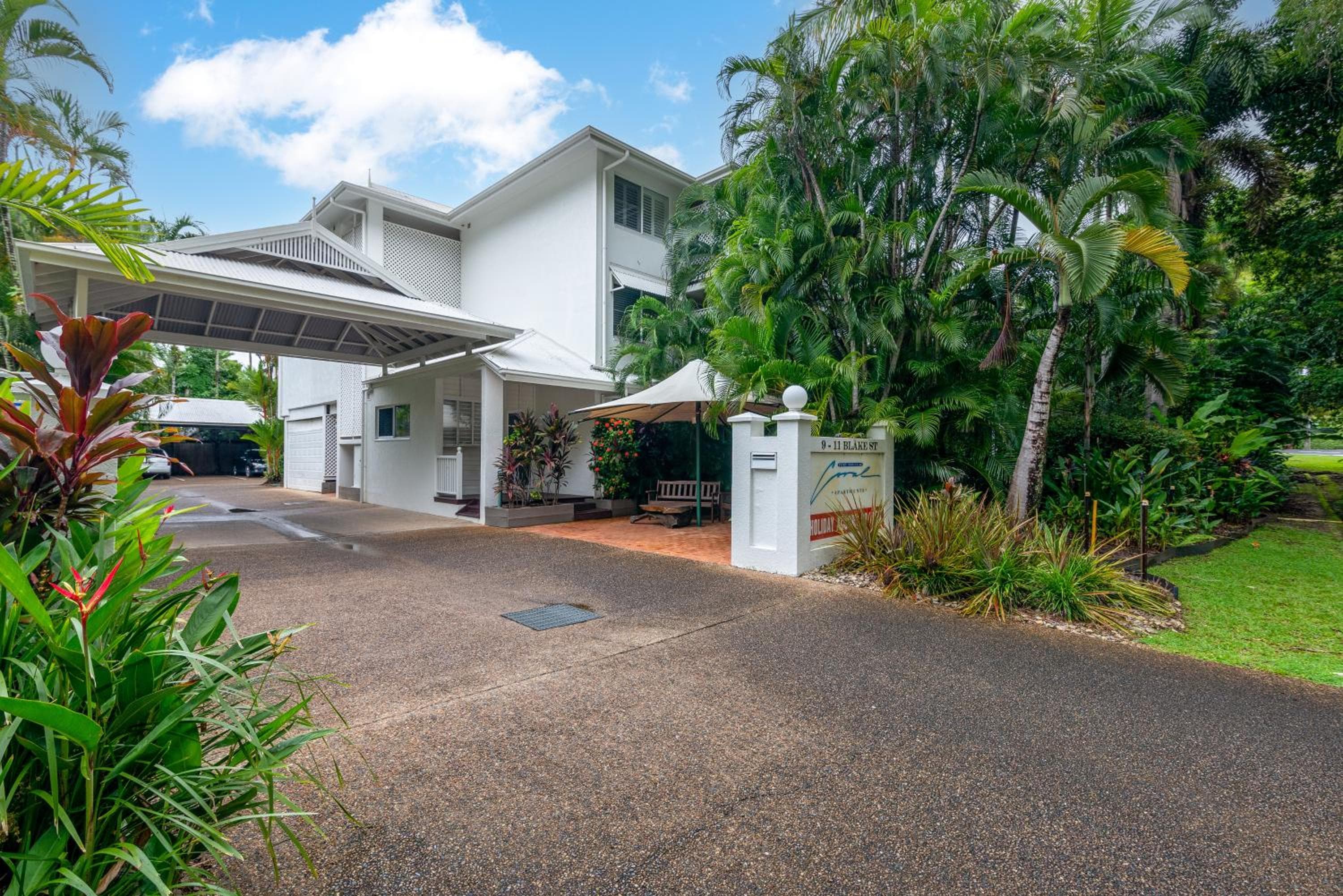 Seascape Holidays - Coral Apartments, Port Douglas