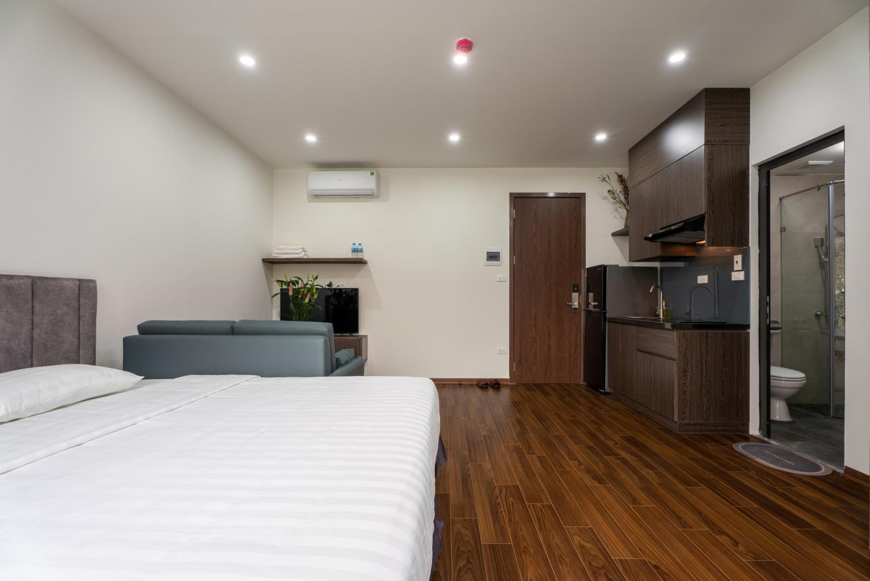 Granda Lake View Hotel & Apartment, Hanoi, photo 4
