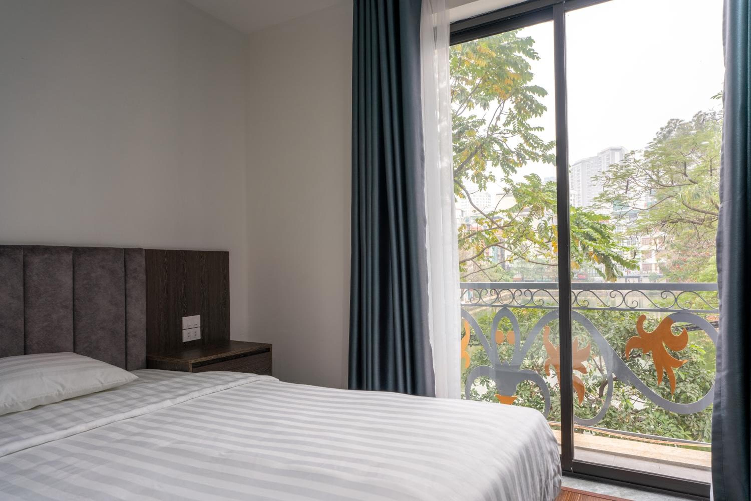 Granda Lake View Hotel & Apartment, Hanoi, photo 6