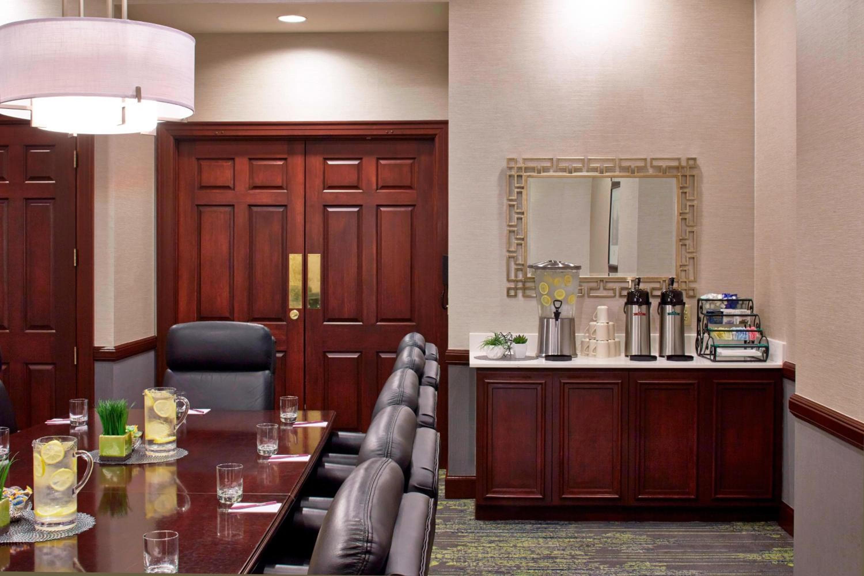 Residence Inn Milwaukee Downtown, Milwaukee, photo 2